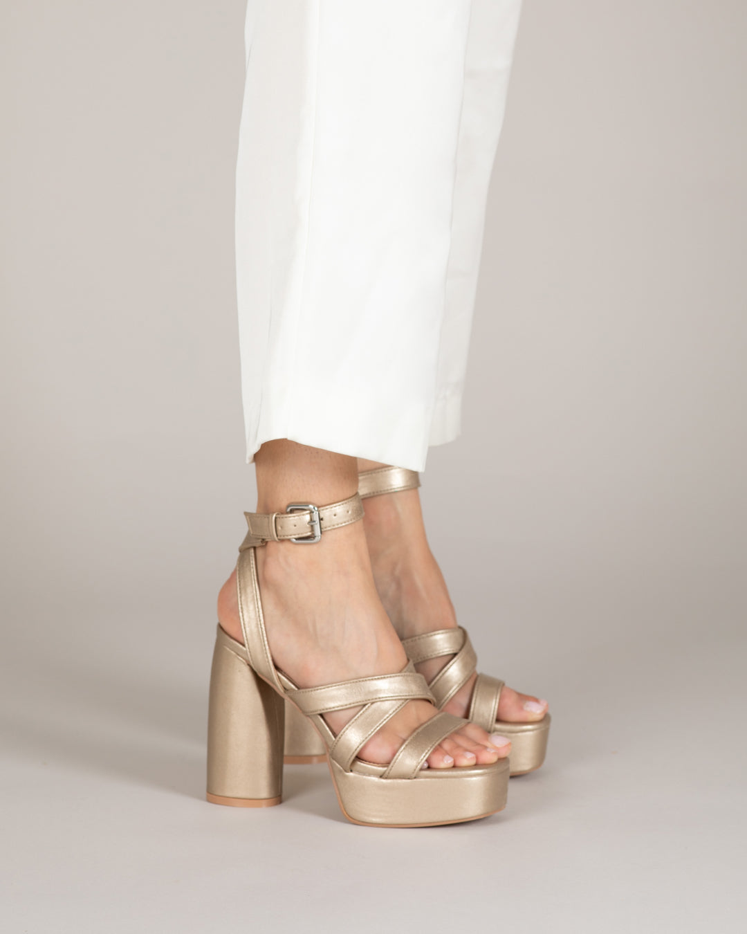 GINA DORADO – MIM - Main Image