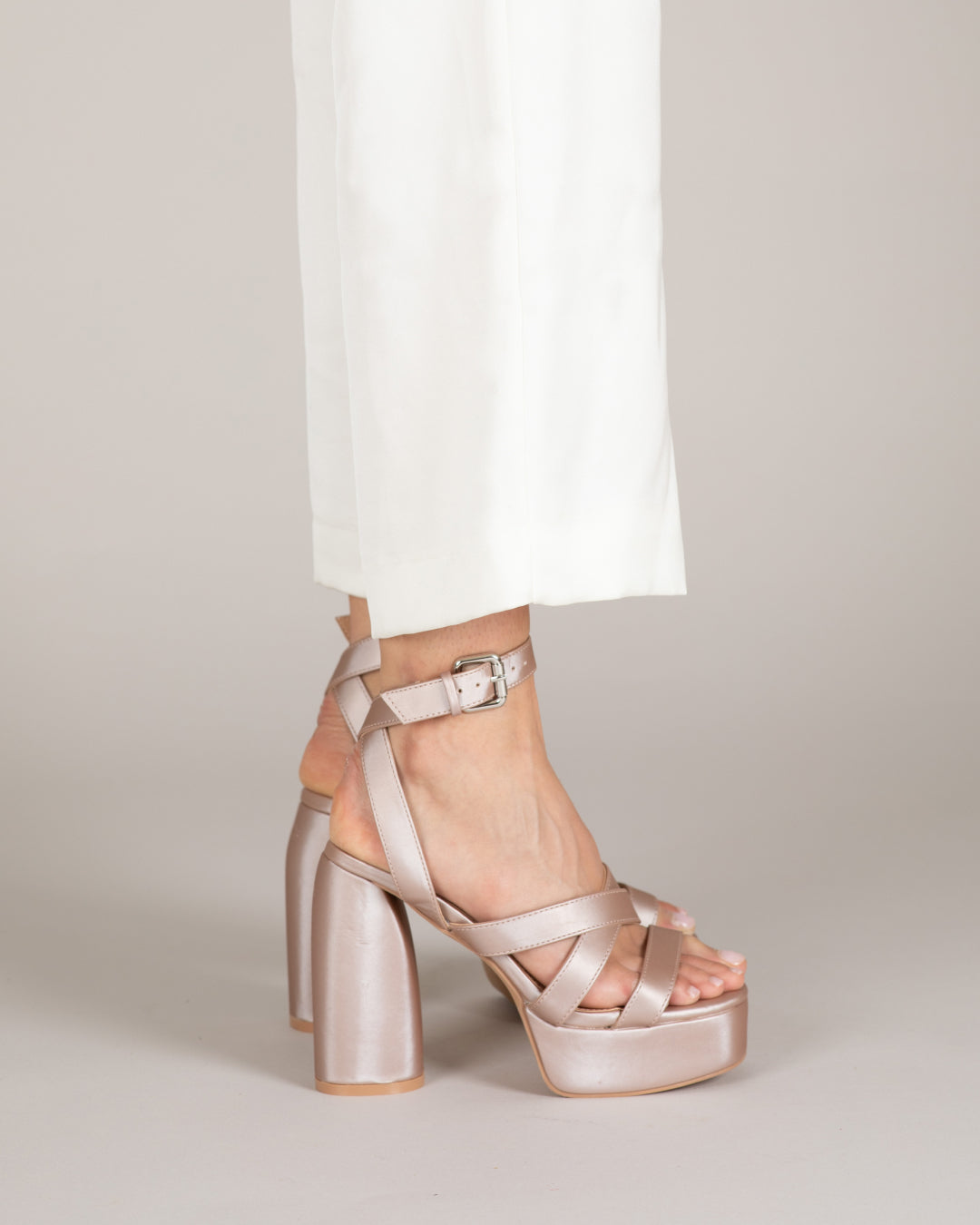 GINA LILA – MIM - Main Image