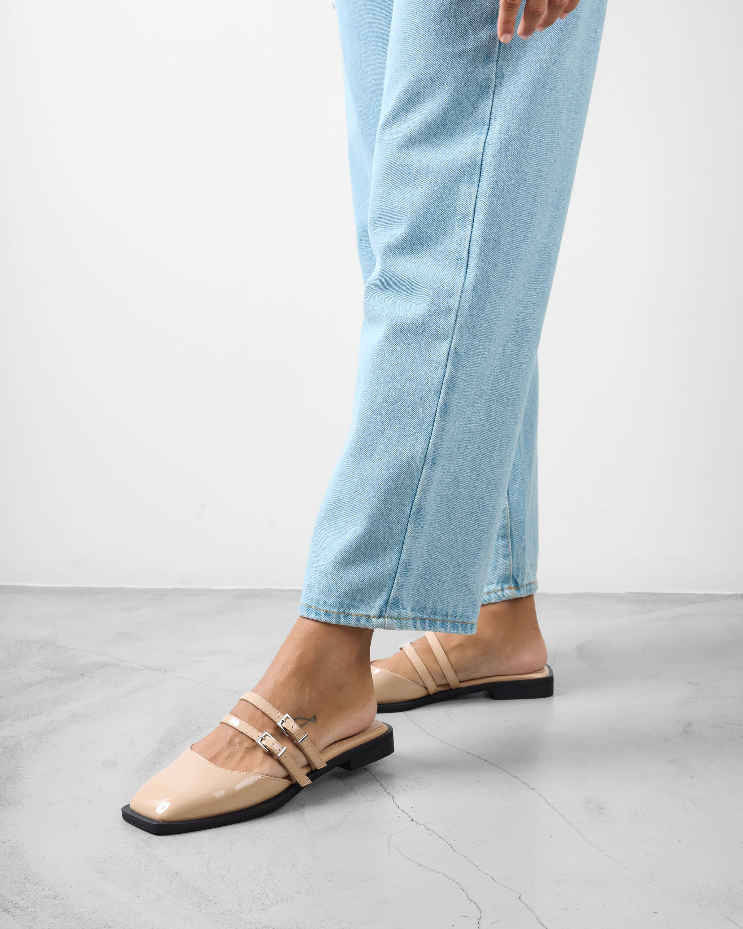 Big Nude Mules – MIM