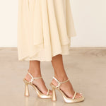 MIM Sandalia de tacón ALAIA DORADO