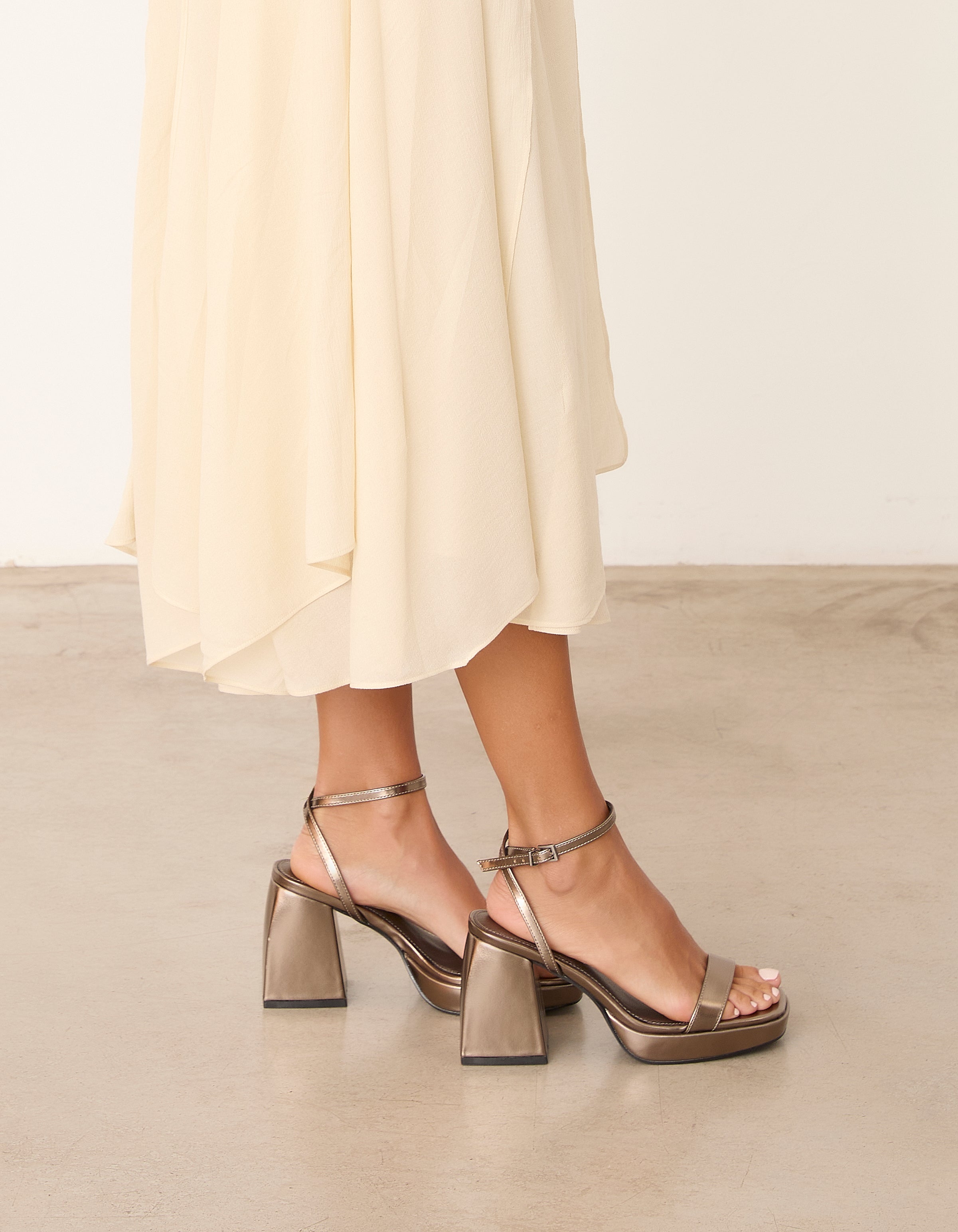 MIM Sandalia de tacón BAZ METALIZADO