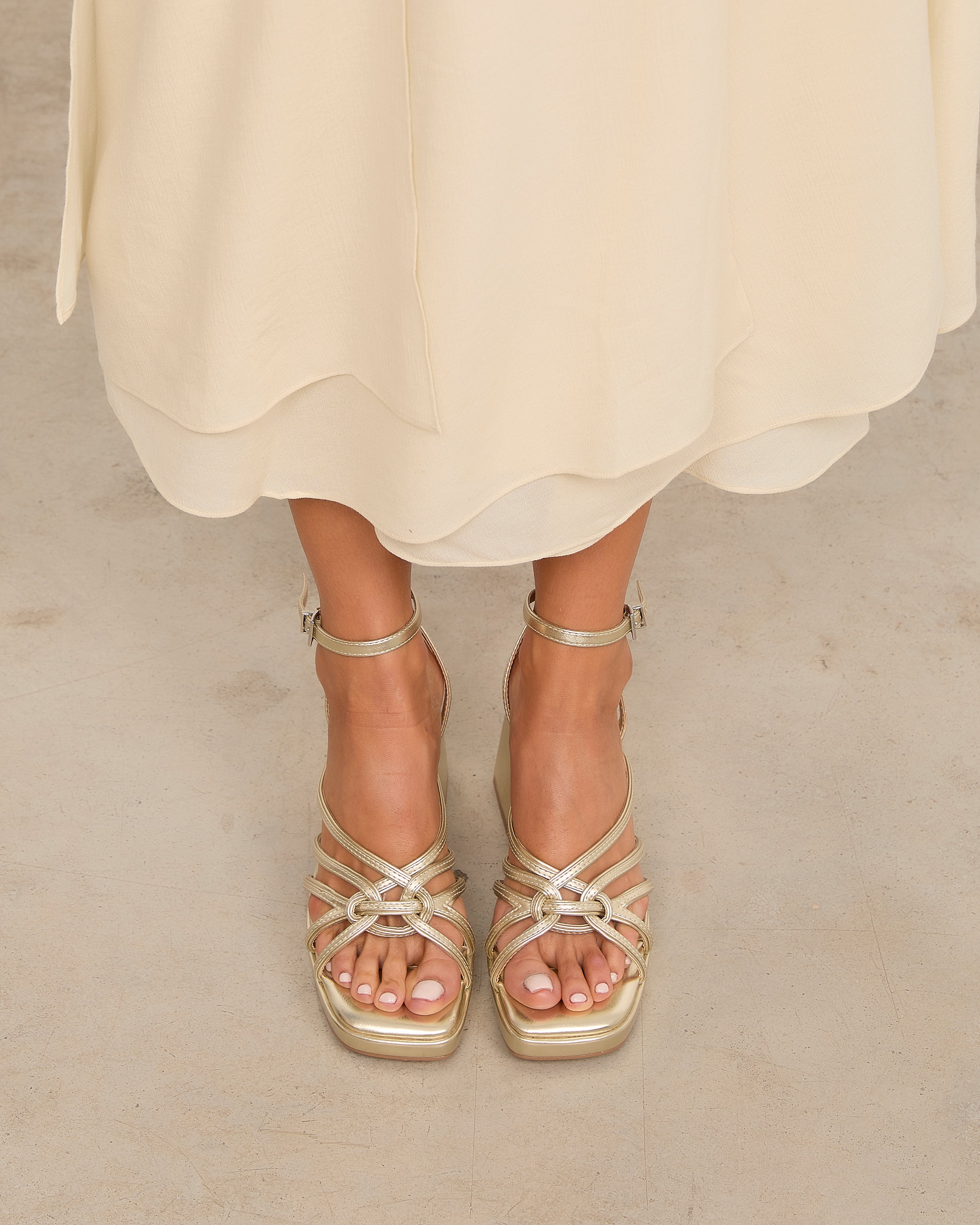 MIM Sandalia de tacón BRAT DORADO