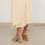 MIM Sandalia de tacón BRAT DORADO