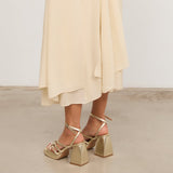 MIM Sandalia de tacón BRAT DORADO