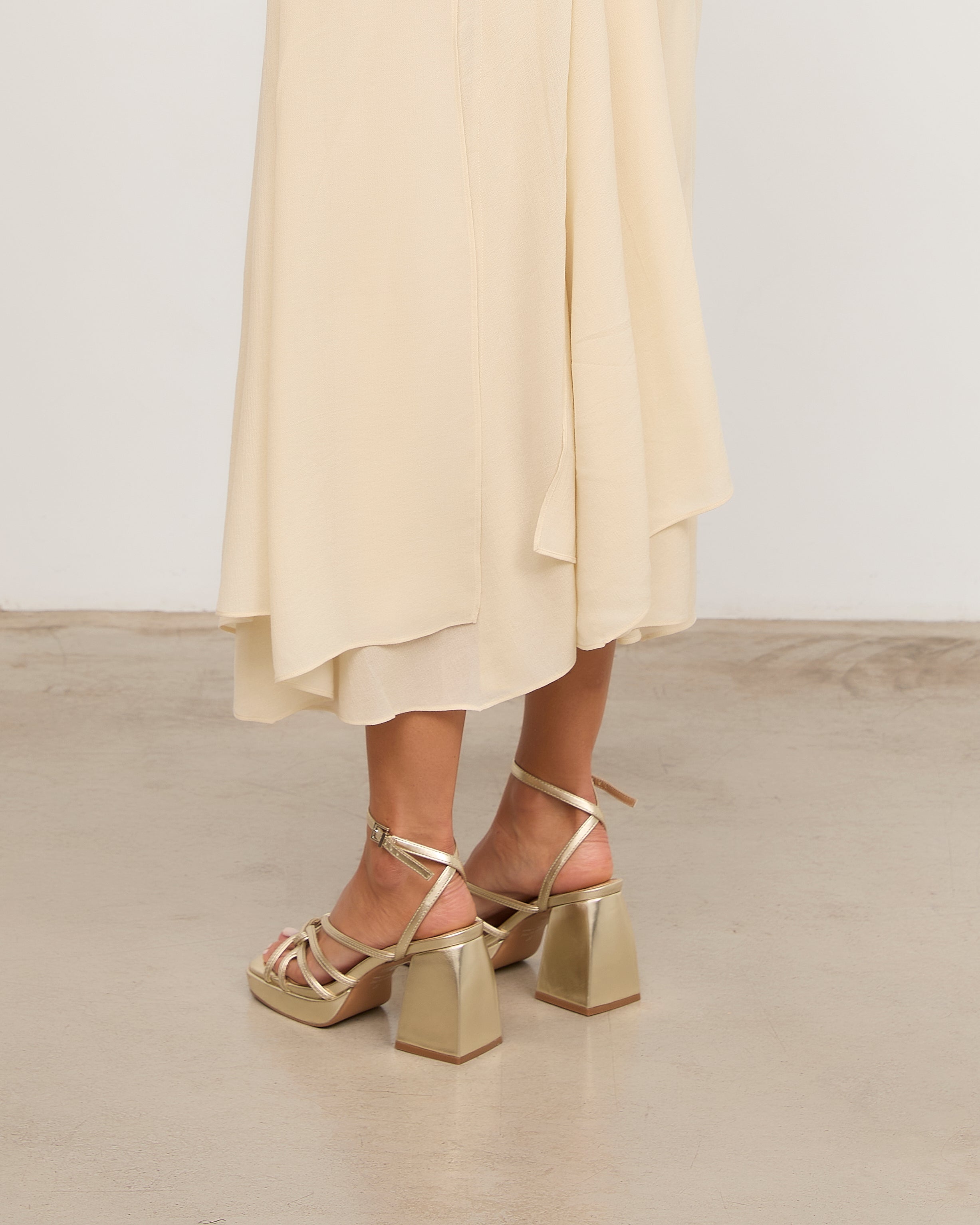 MIM Sandalia de tacón BRAT DORADO