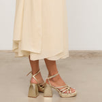 MIM Sandalia de tacón BRAT DORADO