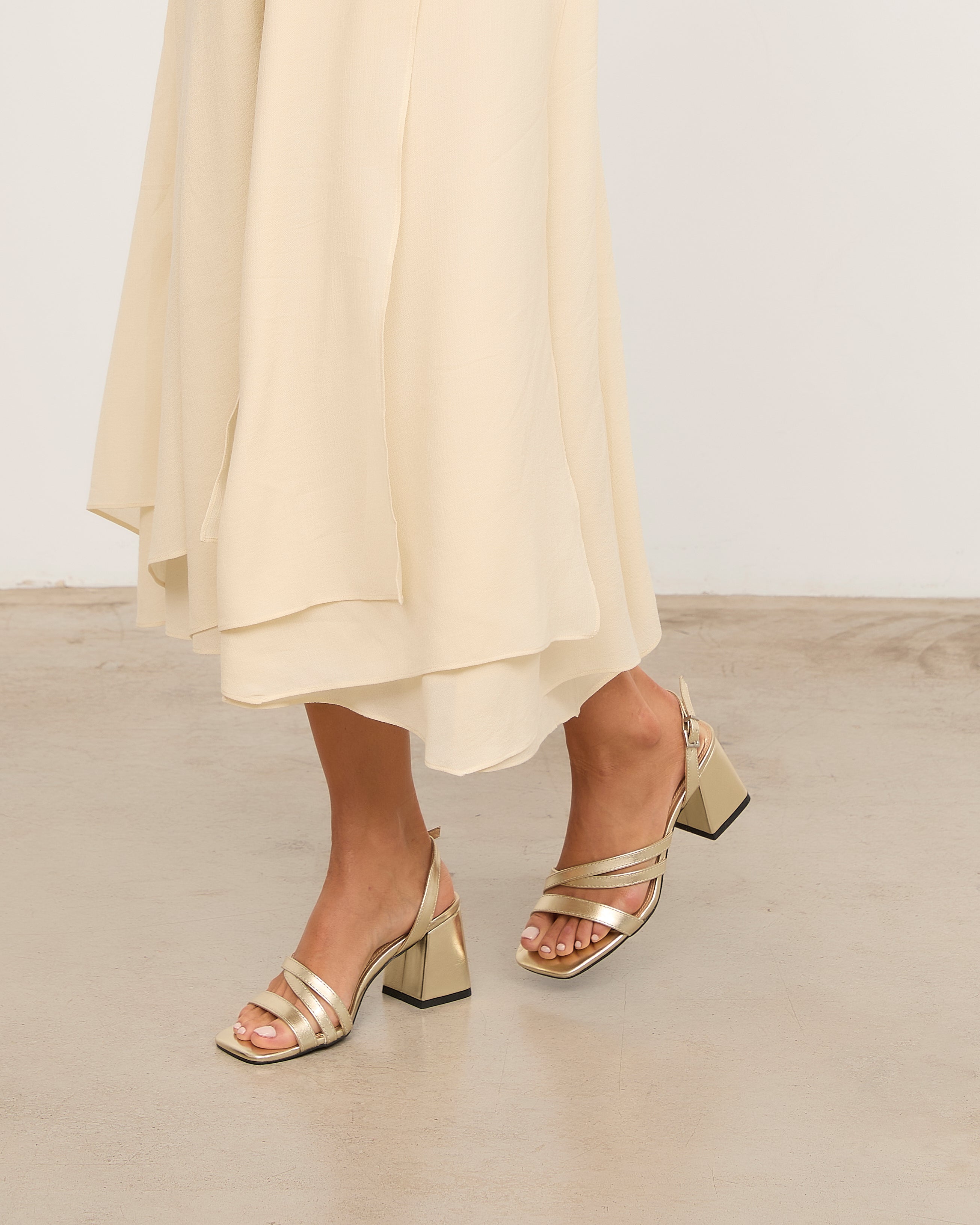 MIM Sandalia de tacón CLOE DORADO