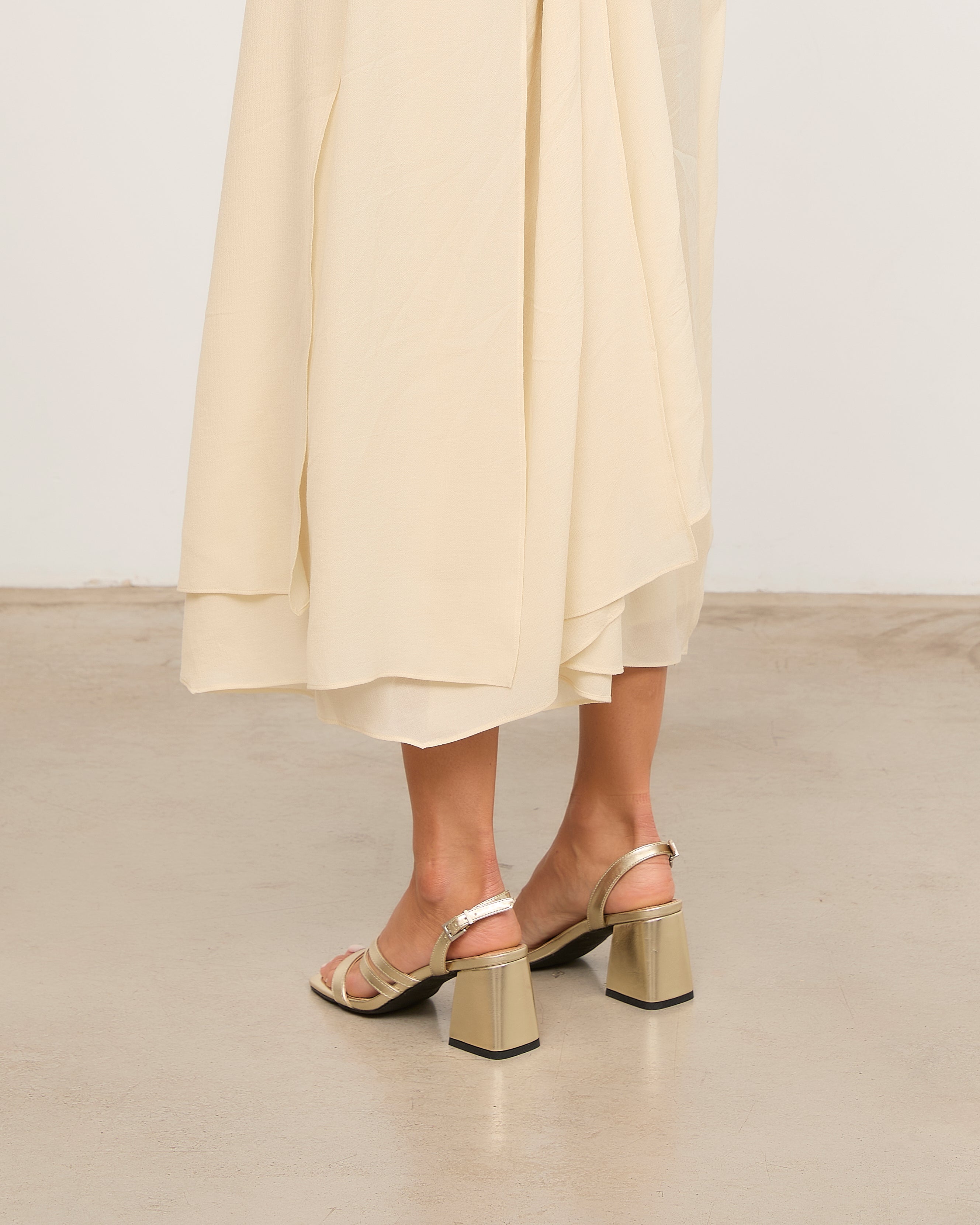 MIM Sandalia de tacón CLOE DORADO