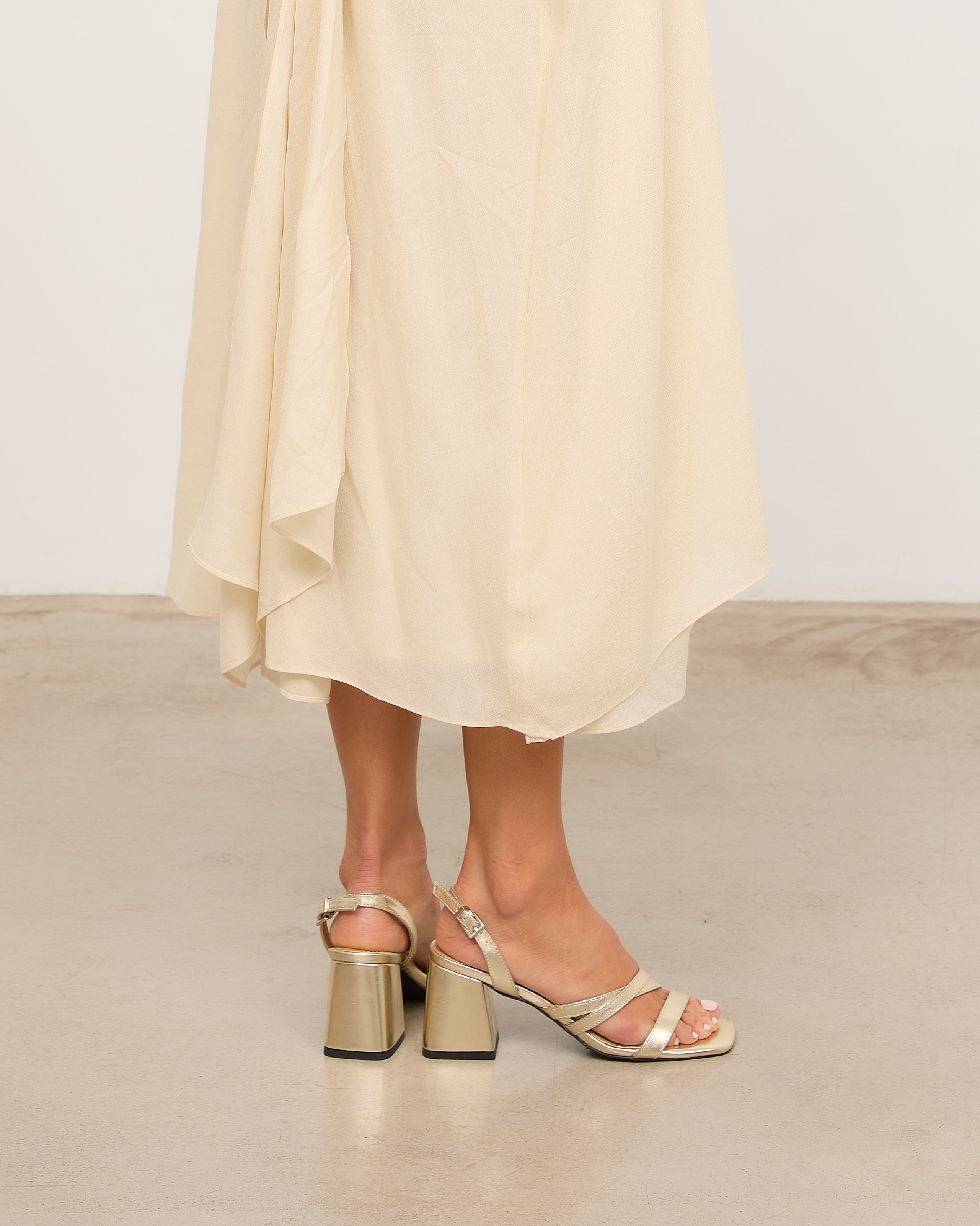 MIM Sandalia de tacón CLOE DORADO