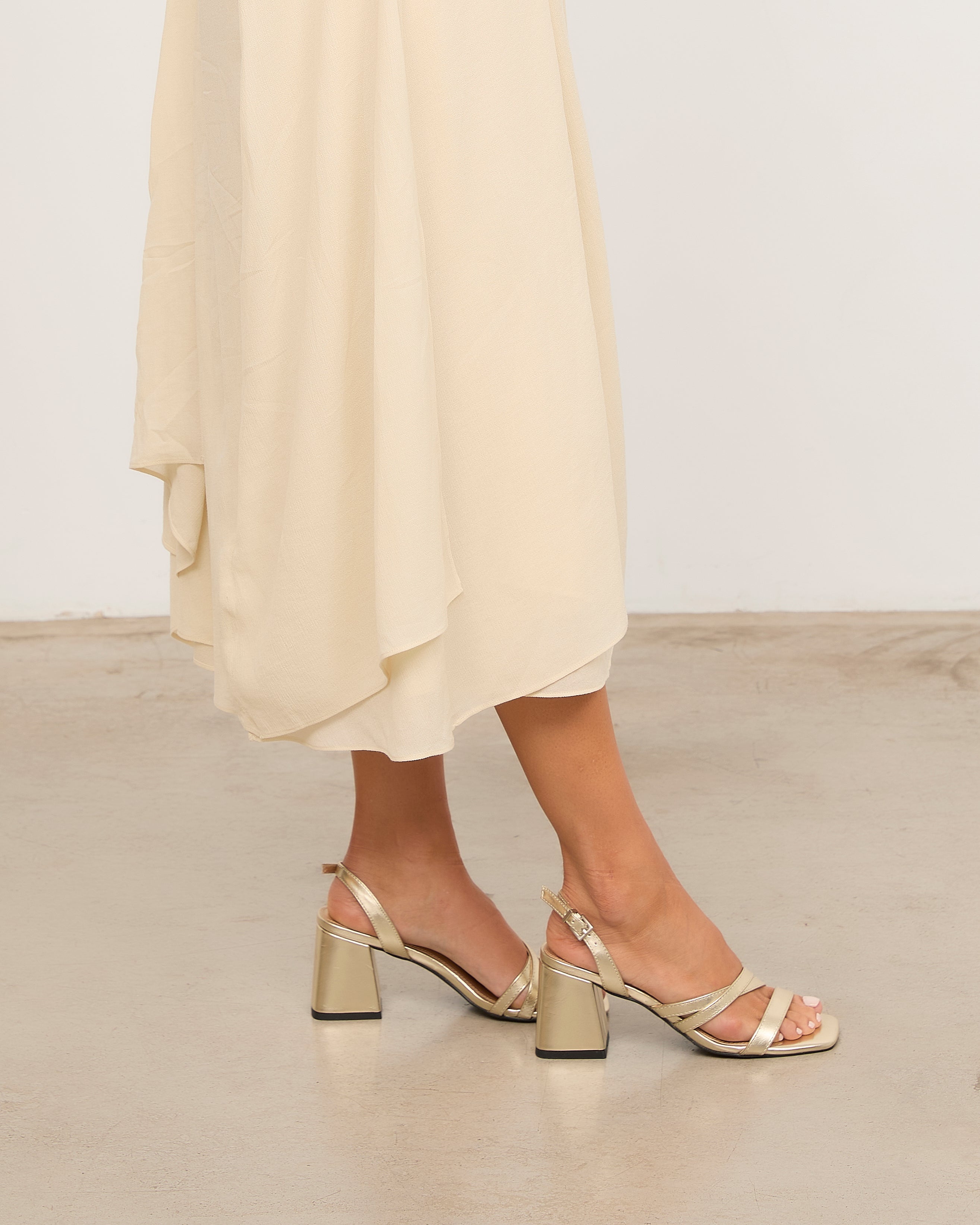MIM Sandalia de tacón CLOE DORADO