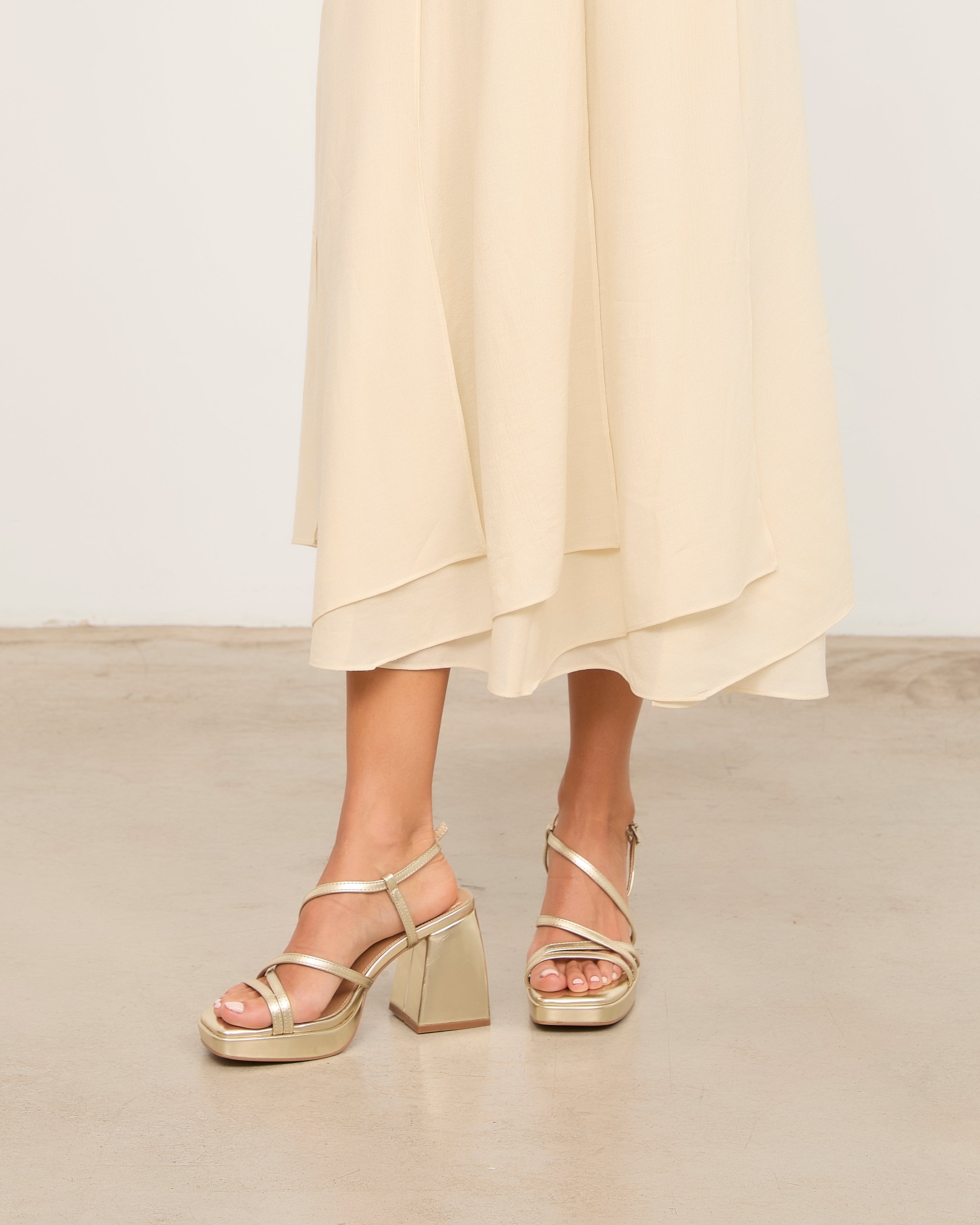 MIM Sandalia de tacón CORA DORADO