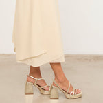 MIM Sandalia de tacón CORA DORADO