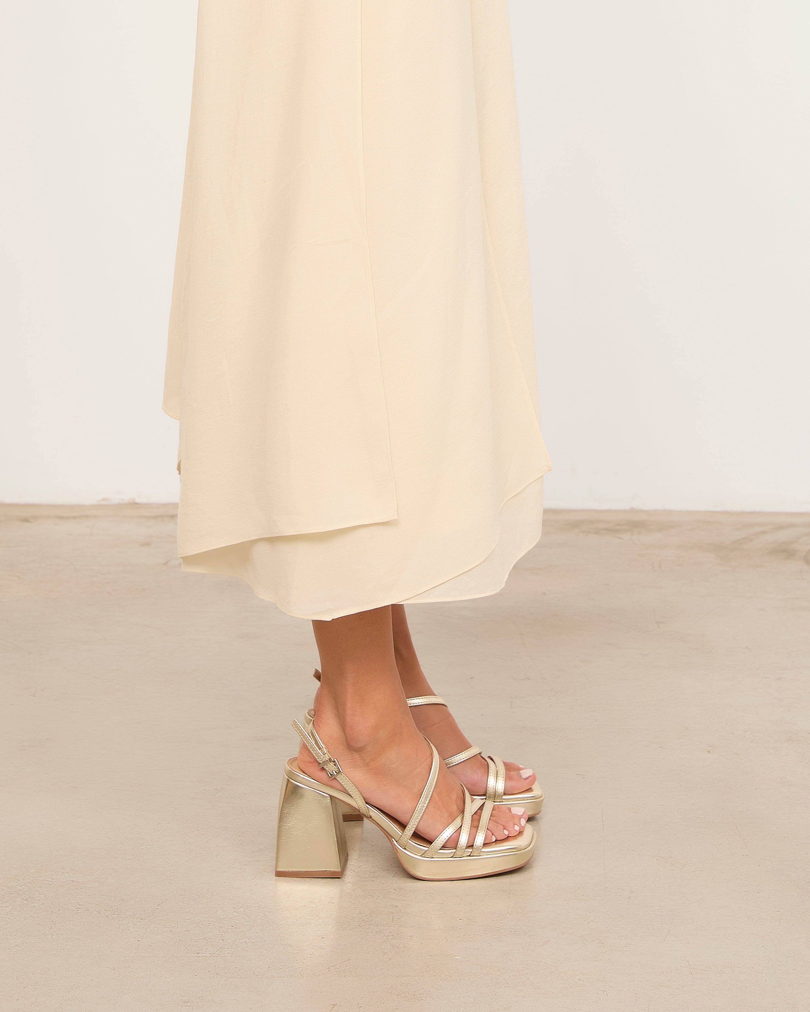 MIM Sandalia de tacón CORA DORADO