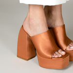 MIM Sandalia de tacón EDA CANELA