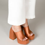 MIM Sandalia de tacón EDA CANELA