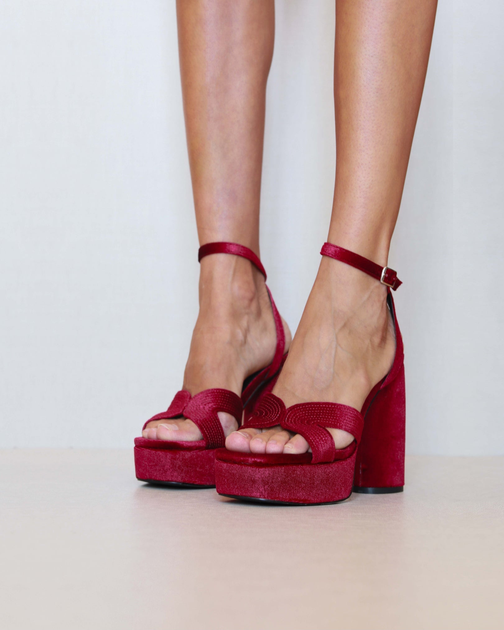 MIM Sandalia de tacón GAIA BURDEOS