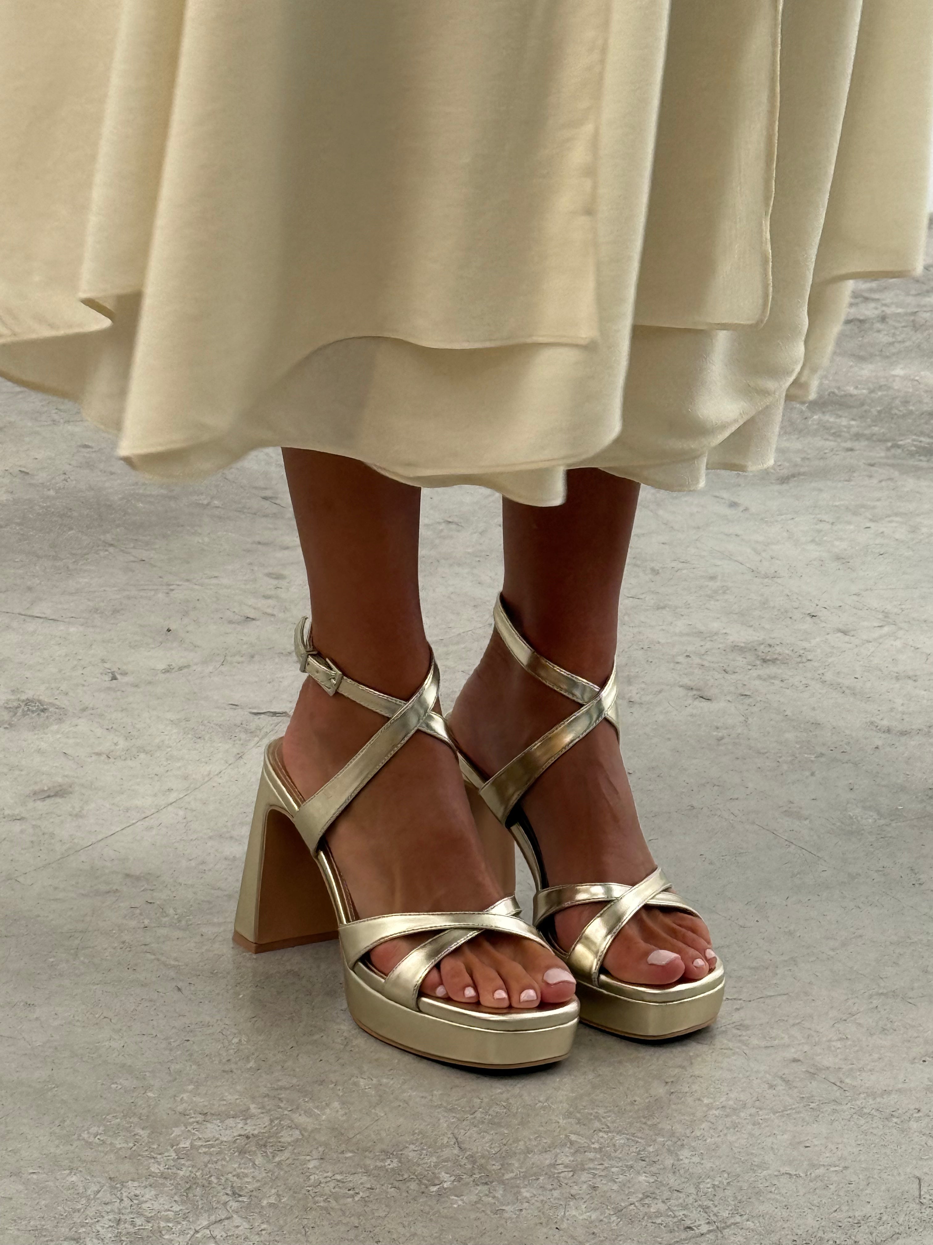 MIM Sandalia de tacón GERY DORADO