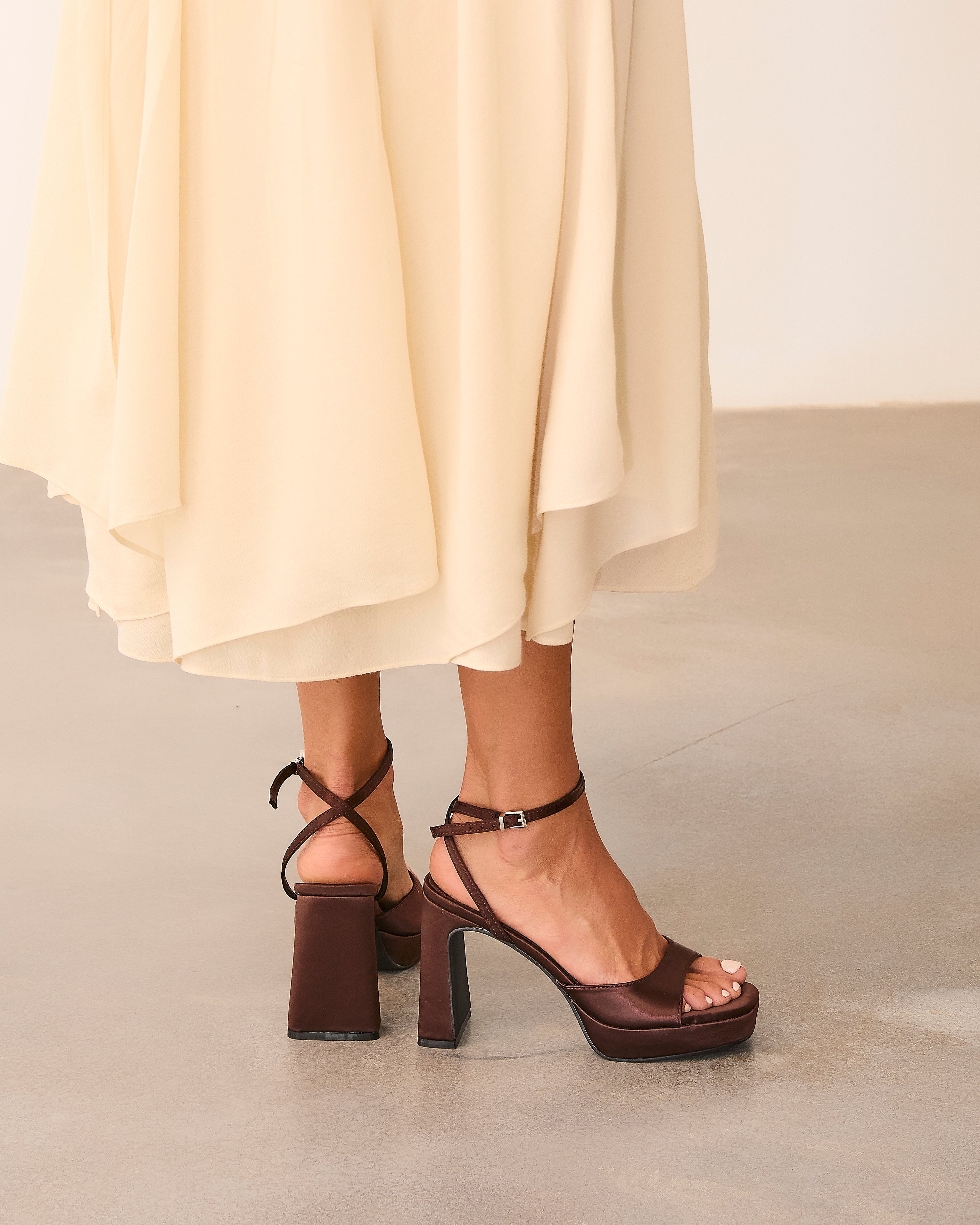 MIM Sandalia de tacón IMA CHOCOLATE SATIN