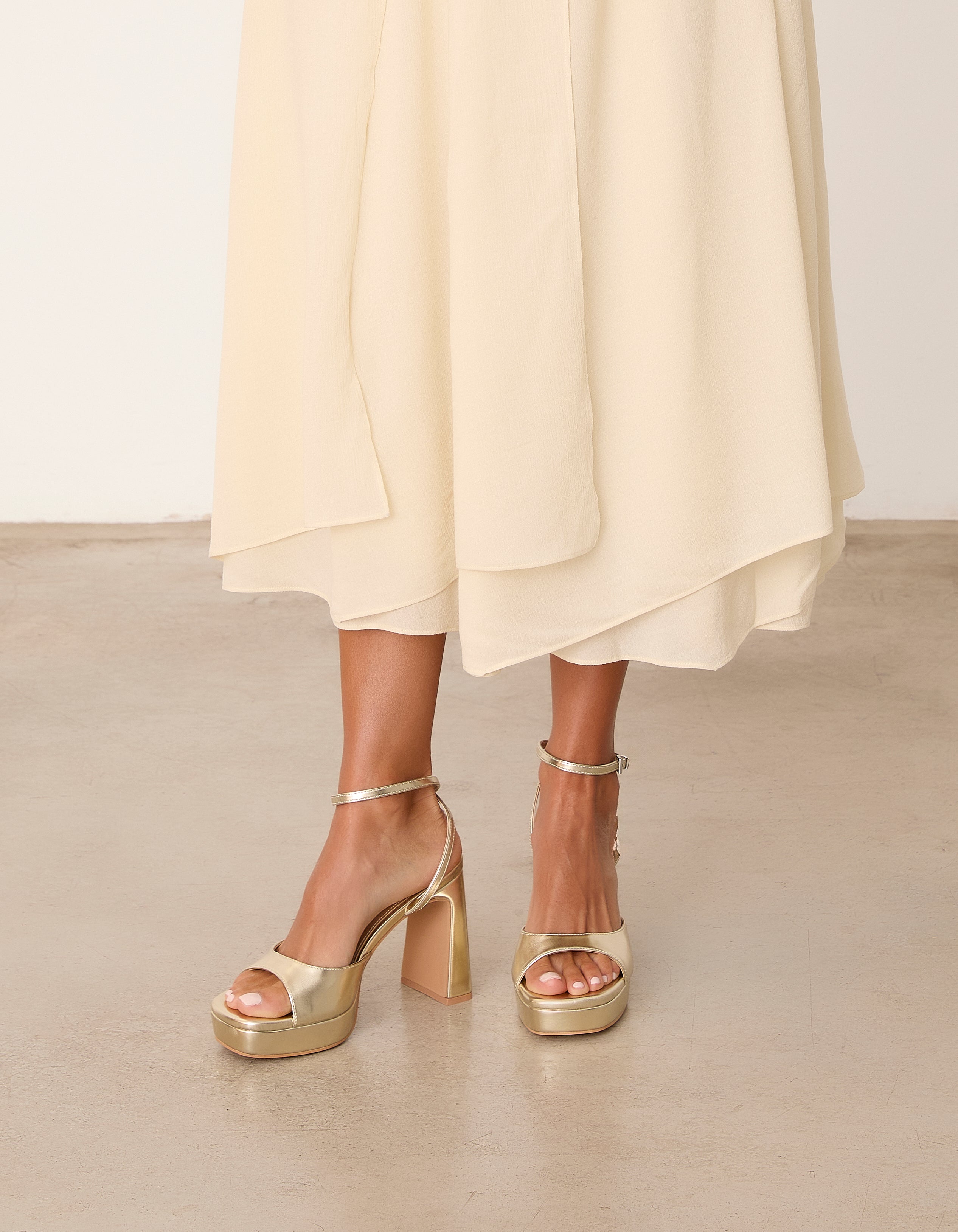 MIM Sandalia de tacón IMA DORADO