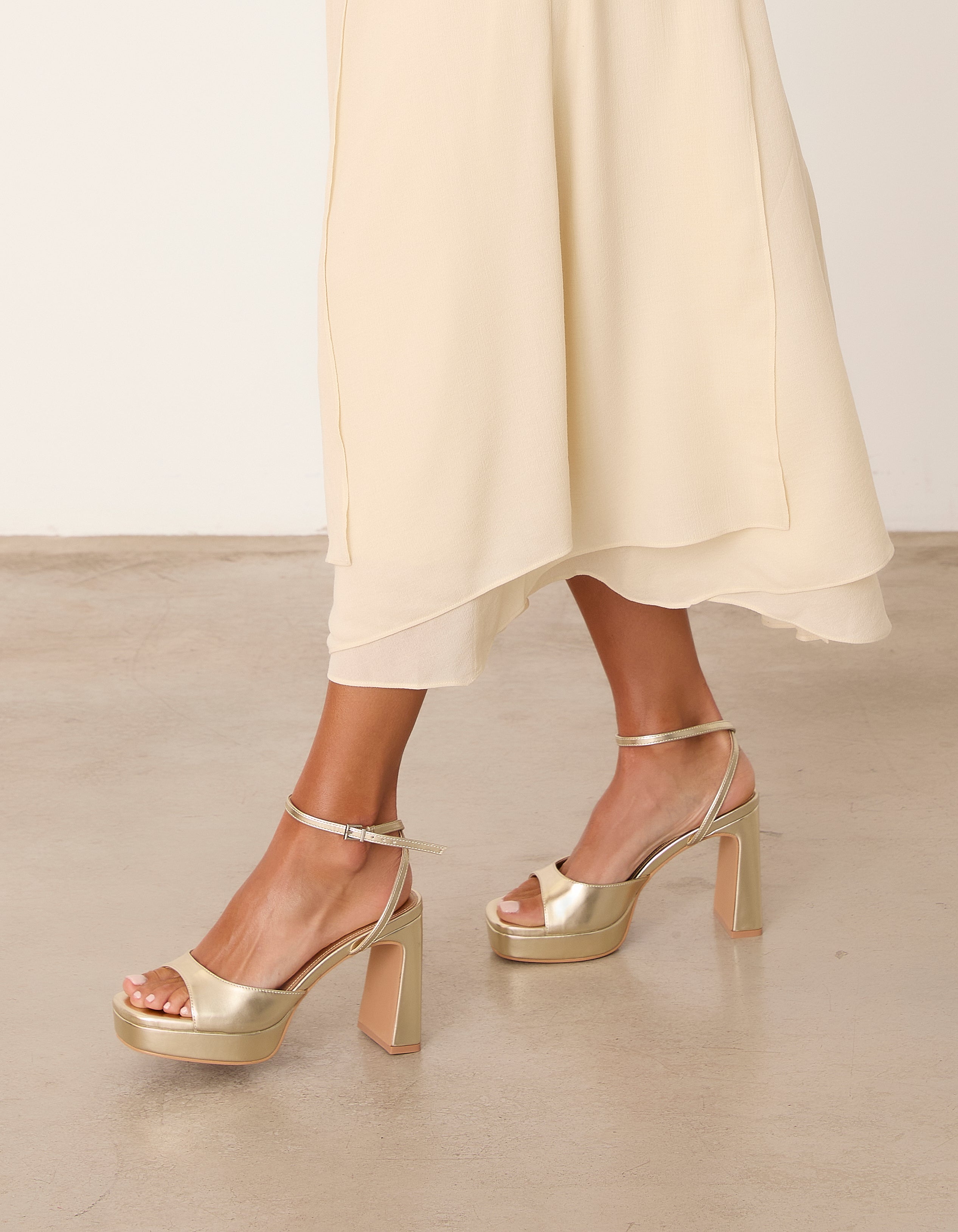 MIM Sandalia de tacón IMA DORADO