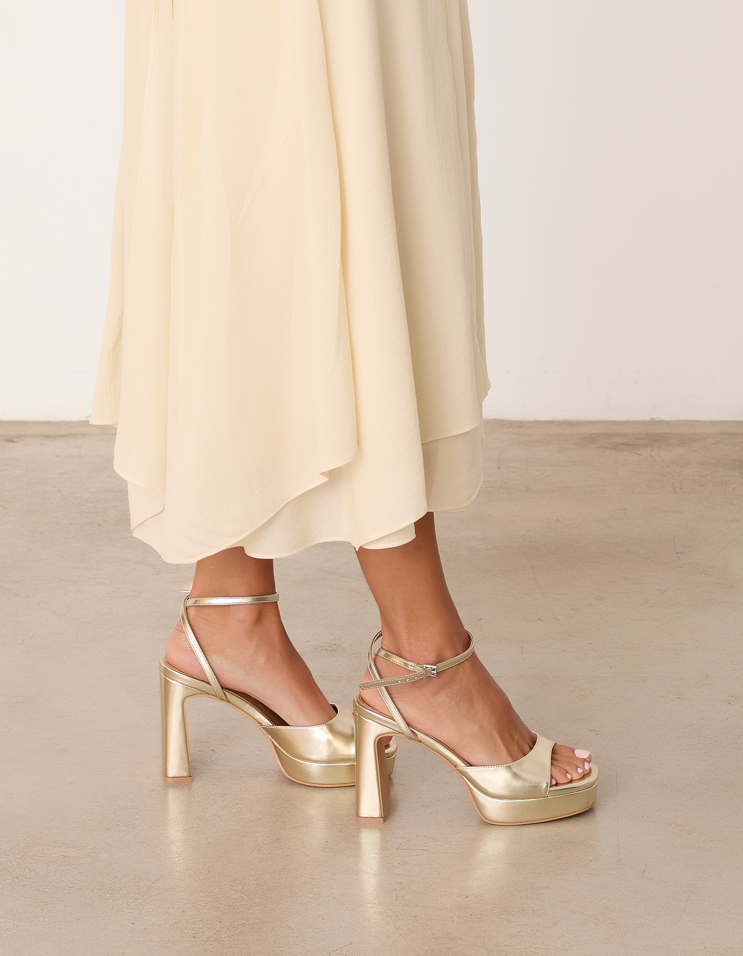 MIM Sandalia de tacón IMA DORADO