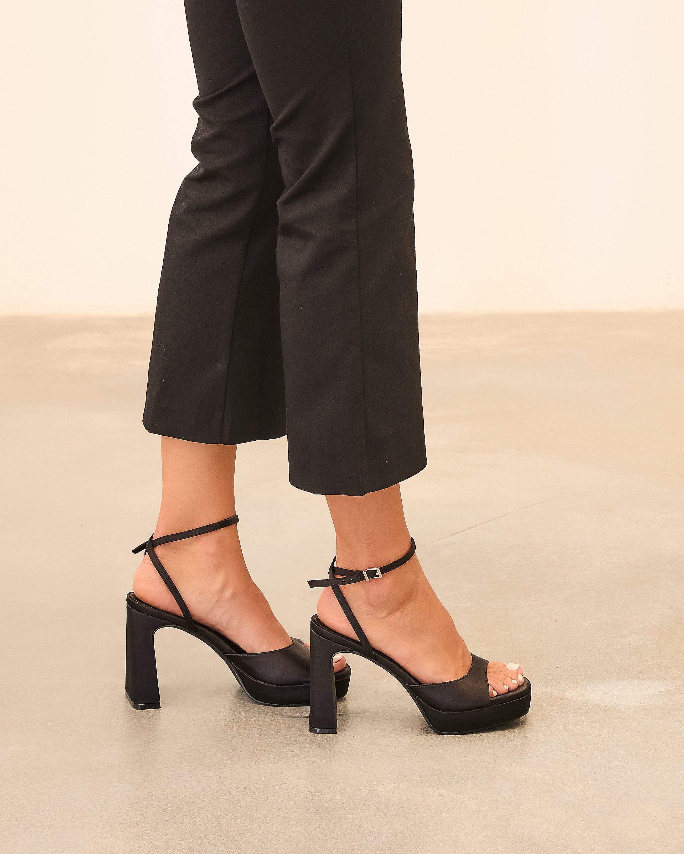 MIM Sandalia de tacón IMA NEGRO SATIN
