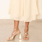 MIM Sandalia de tacón Jan Dorado