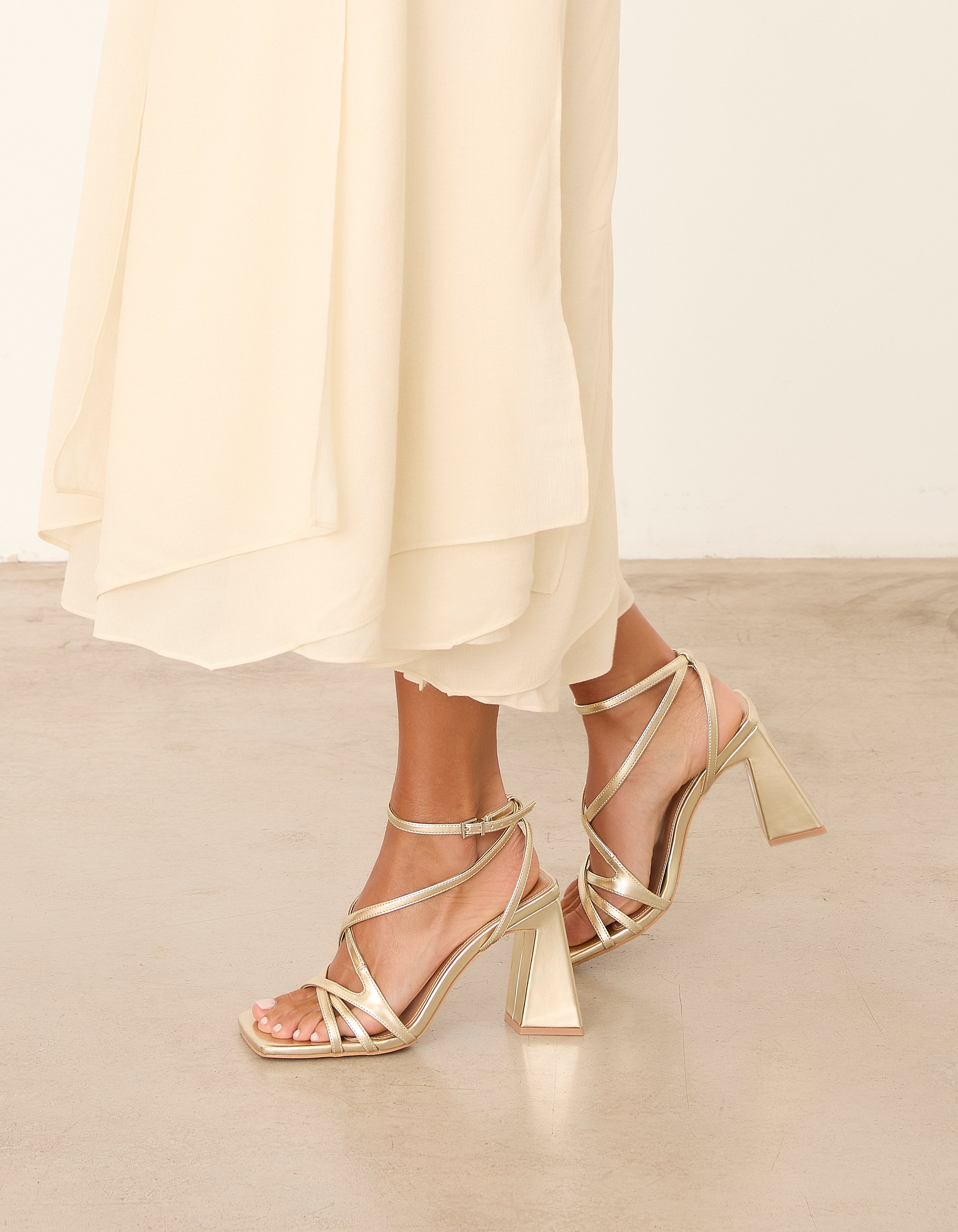 MIM Sandalia de tacón Jan Dorado