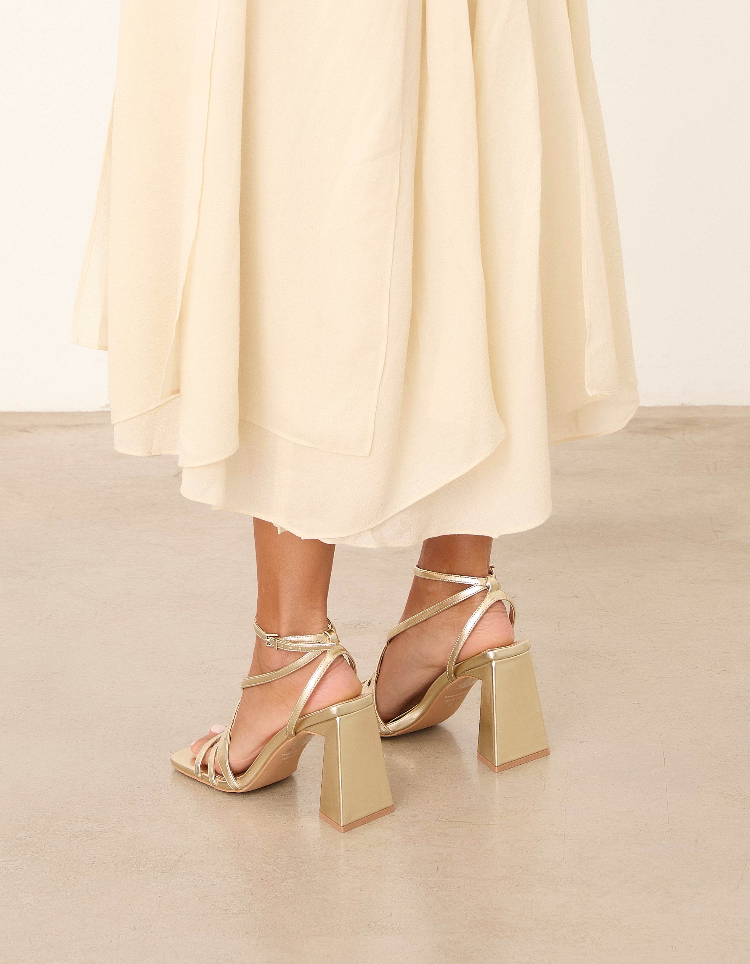 MIM Sandalia de tacón Jan Dorado