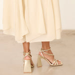 MIM Sandalia de tacón Jan Dorado