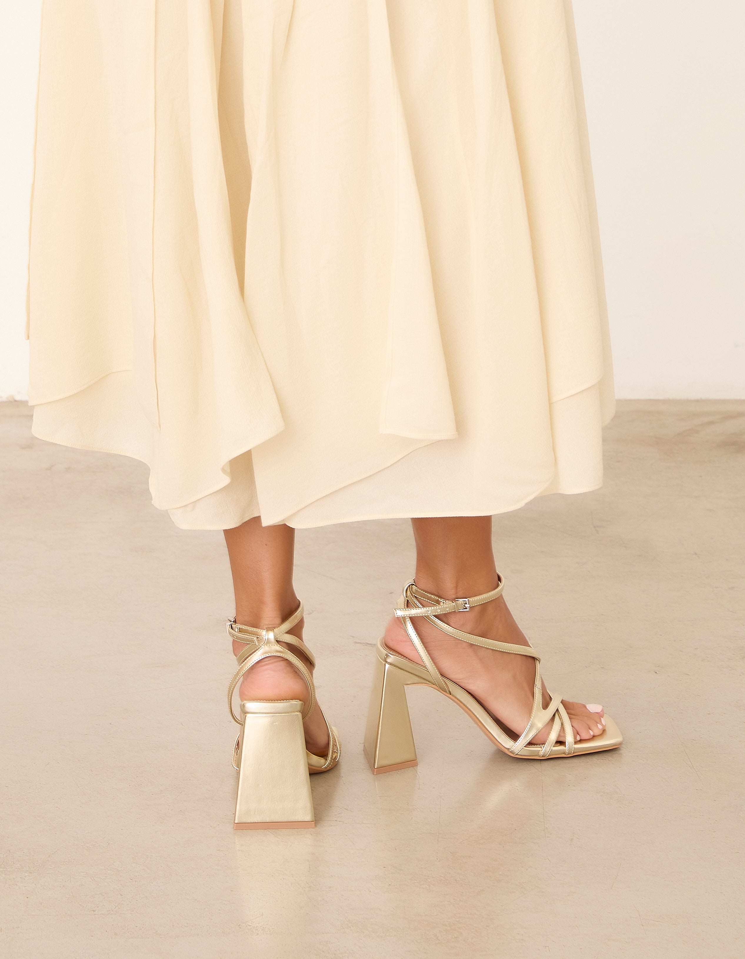 MIM Sandalia de tacón Jan Dorado