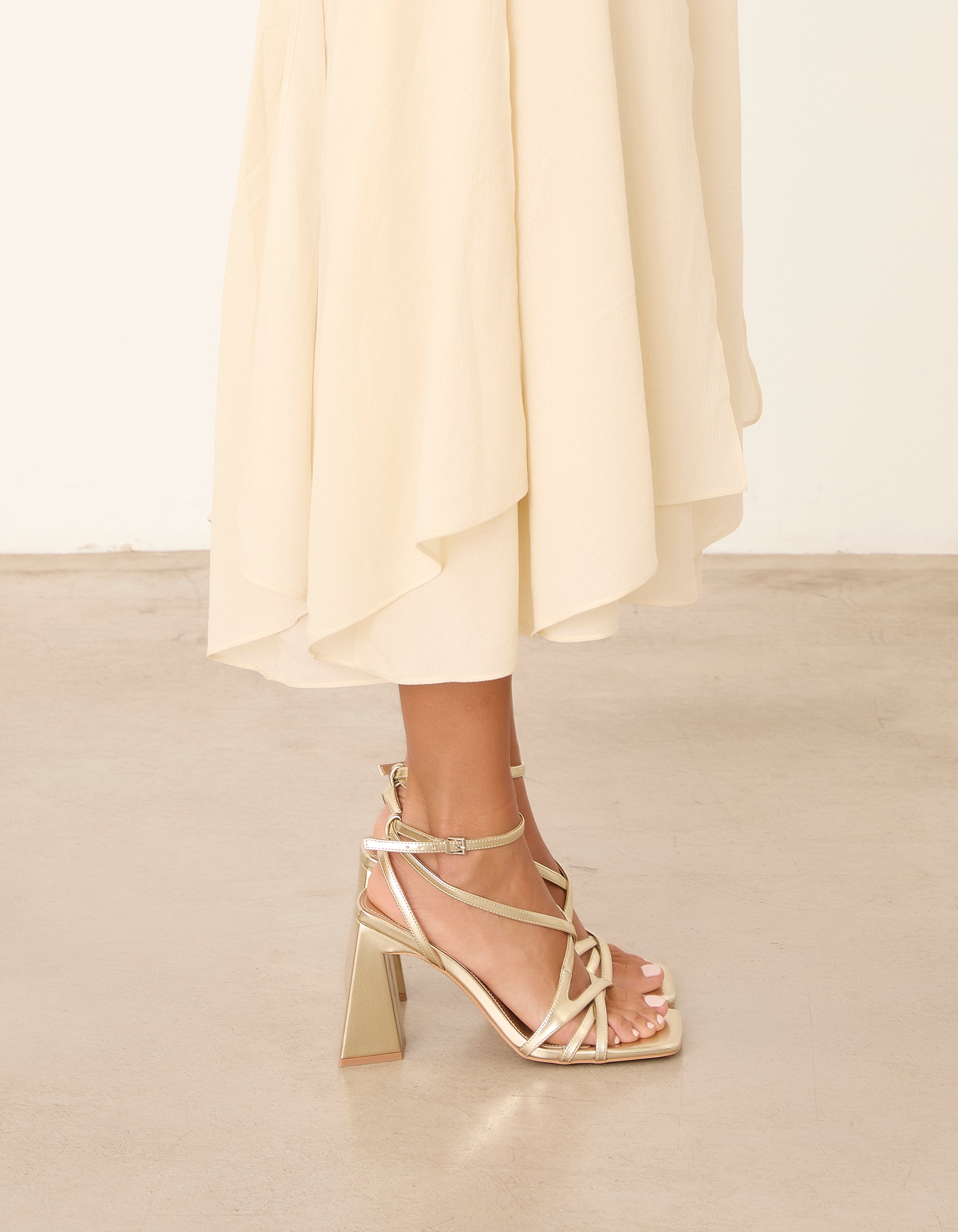 MIM Sandalia de tacón Jan Dorado