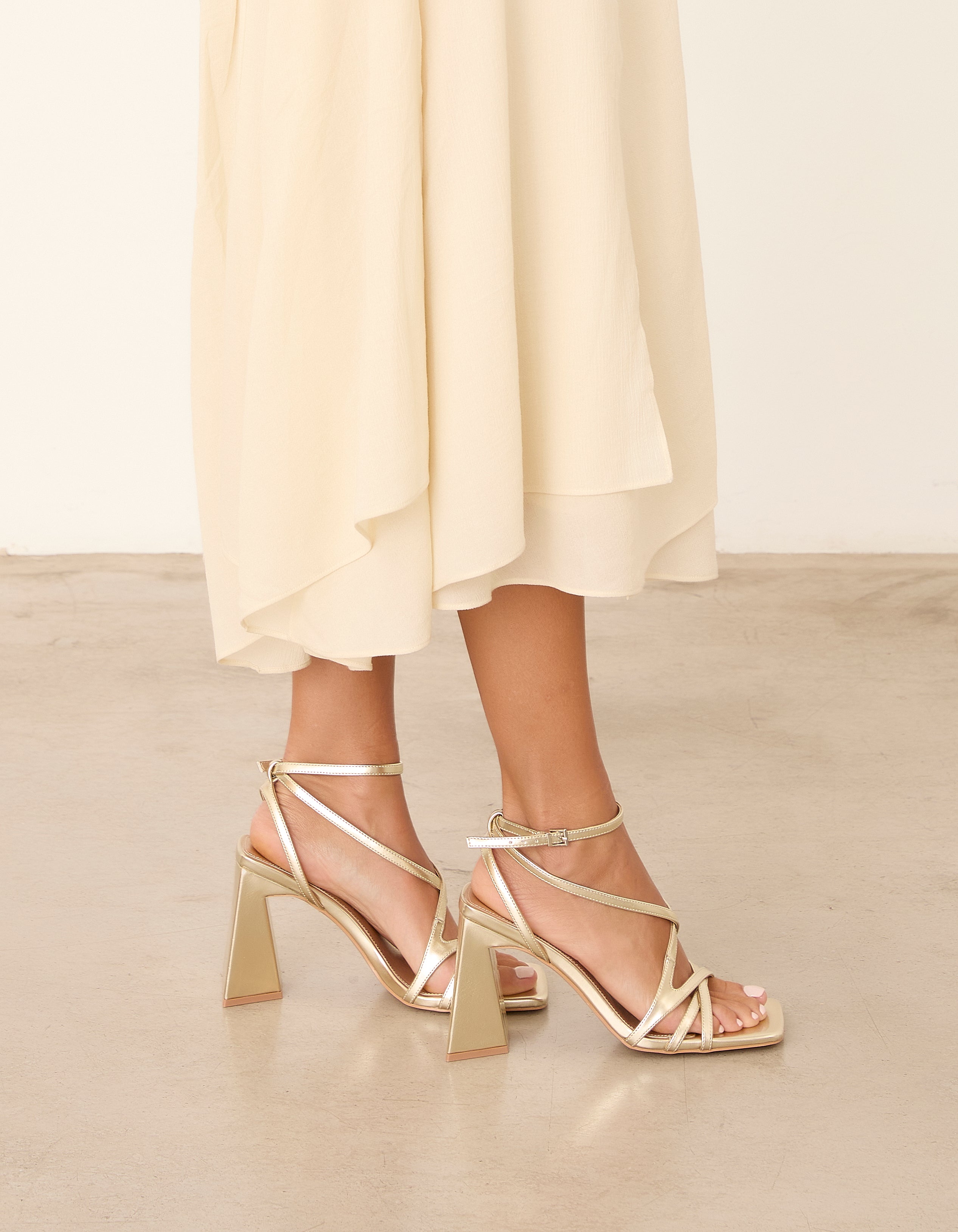 MIM Sandalia de tacón Jan Dorado
