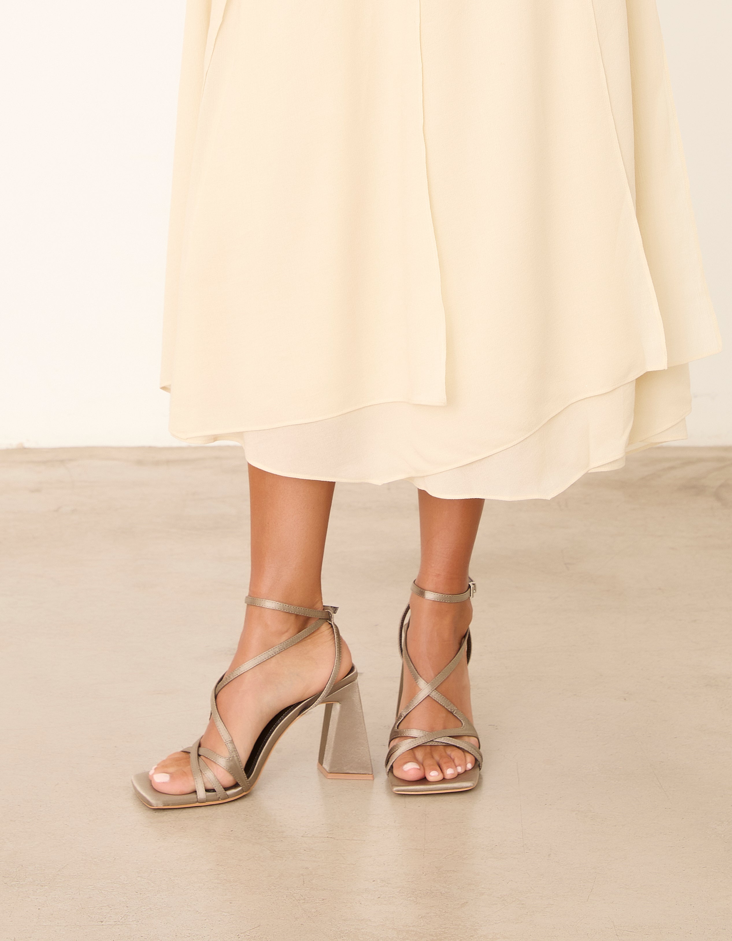MIM Sandalia de tacón JAN GRIS SATIN