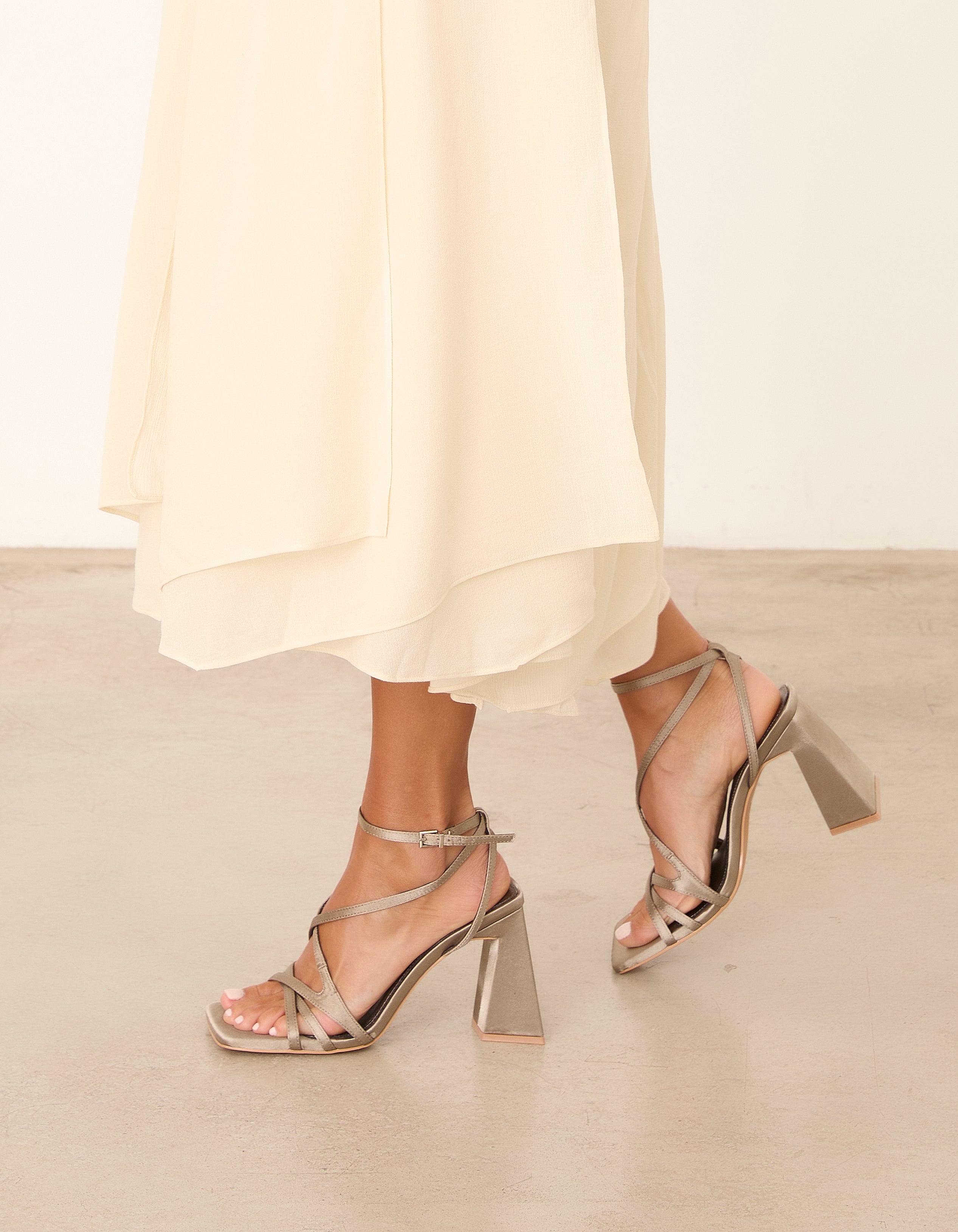 MIM Sandalia de tacón JAN GRIS SATIN