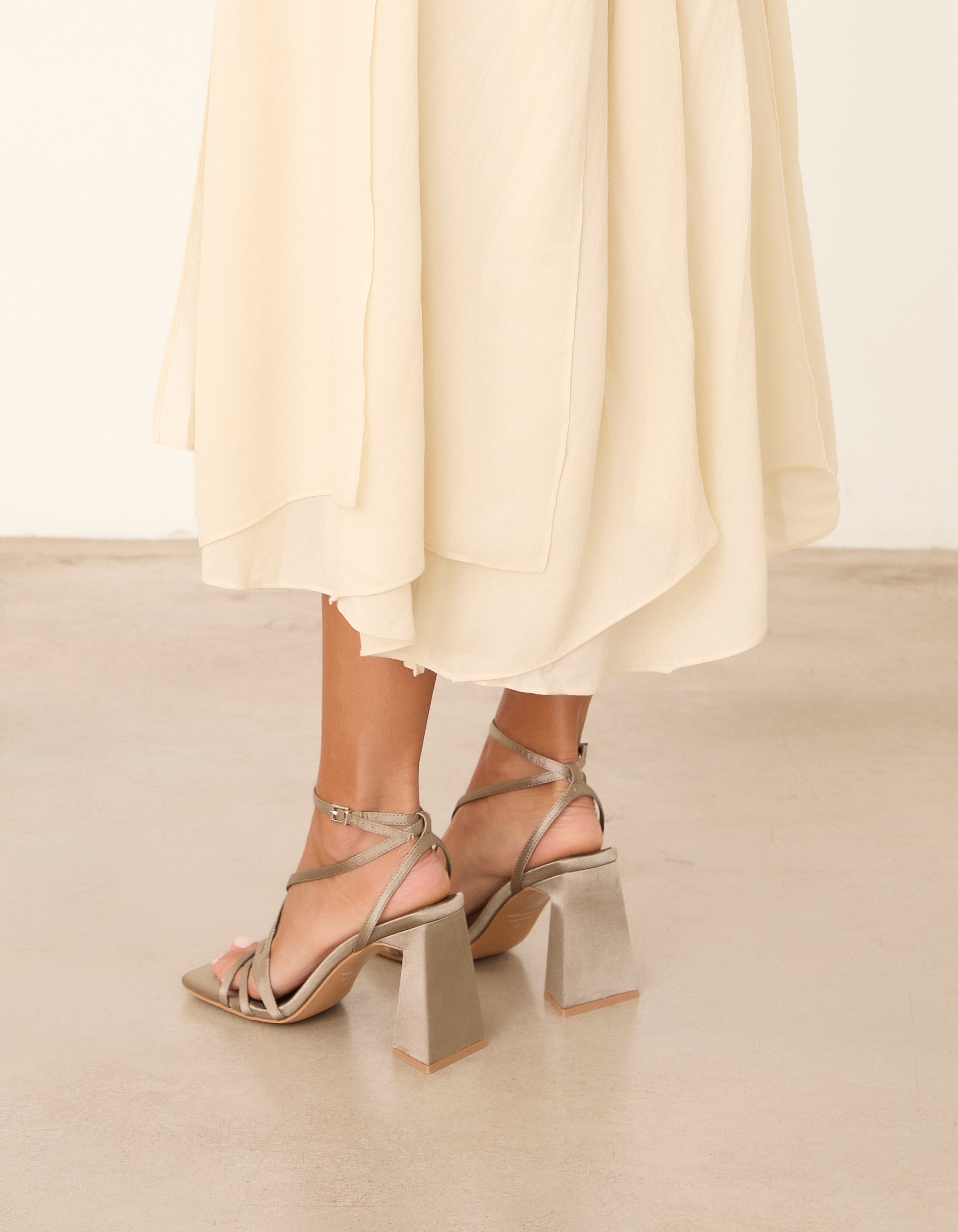 MIM Sandalia de tacón JAN GRIS SATIN