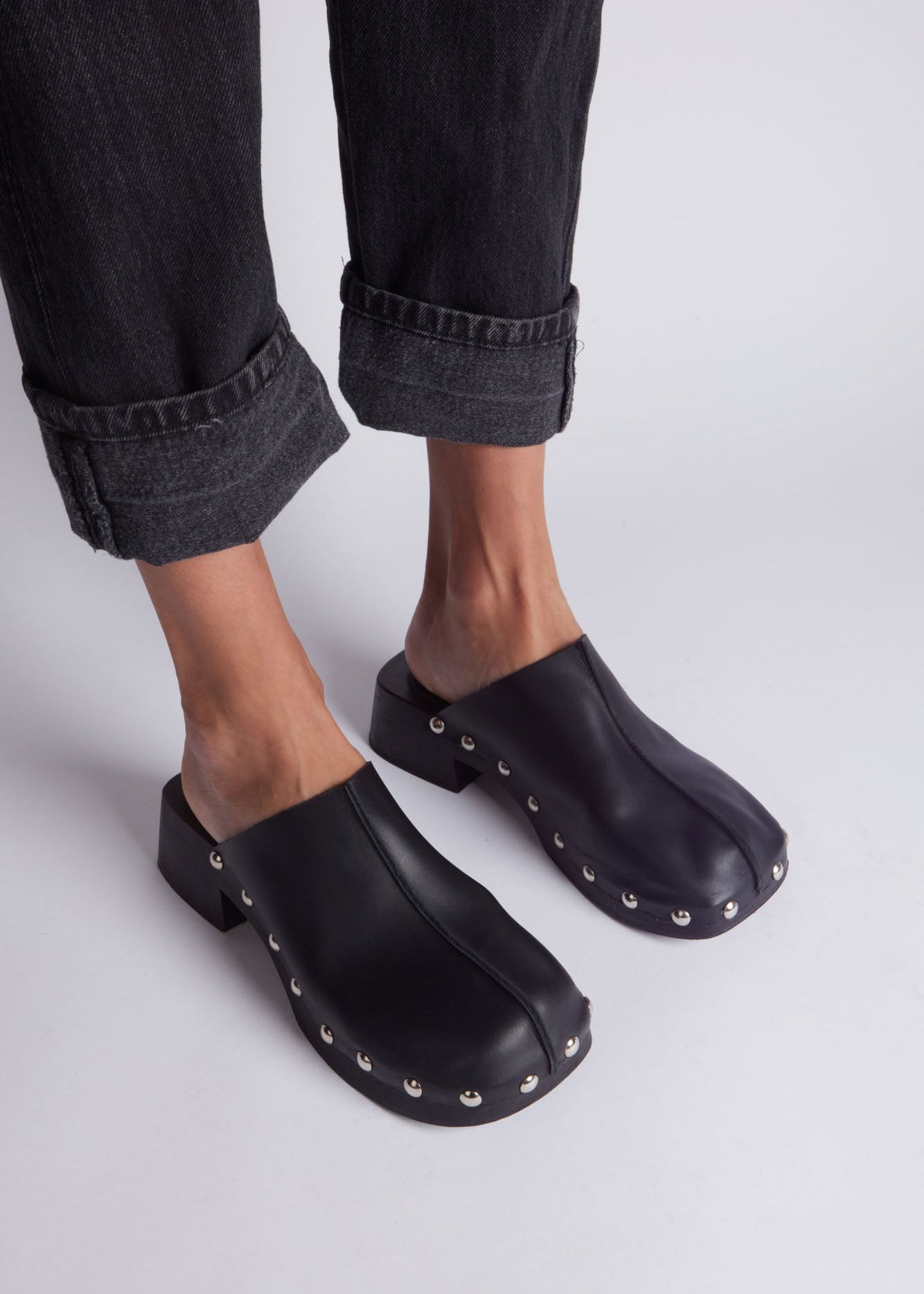 MIM Sandalia de tacón LEVI NEGRO