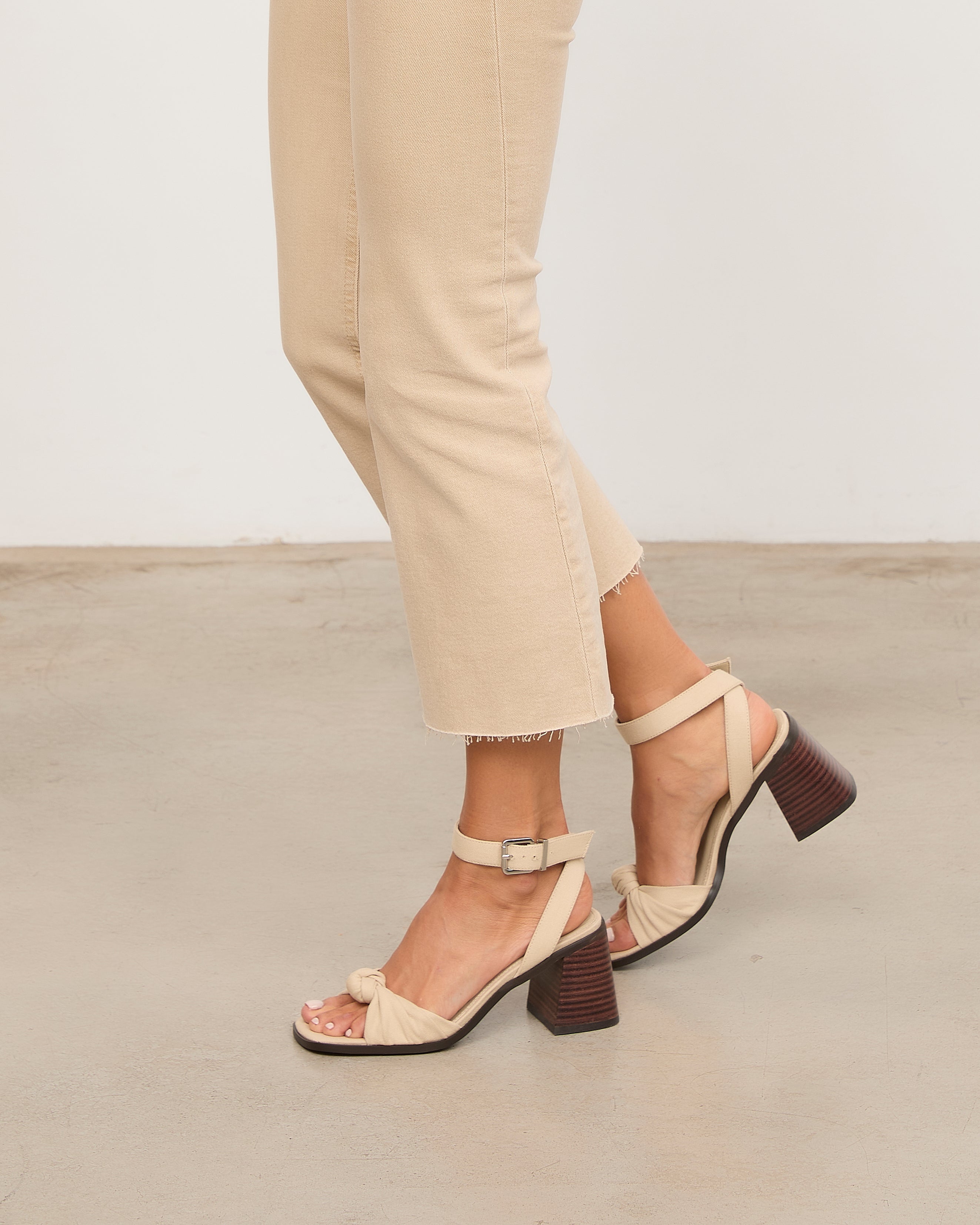 MIM Sandalia de tacón LIANE BEIGE