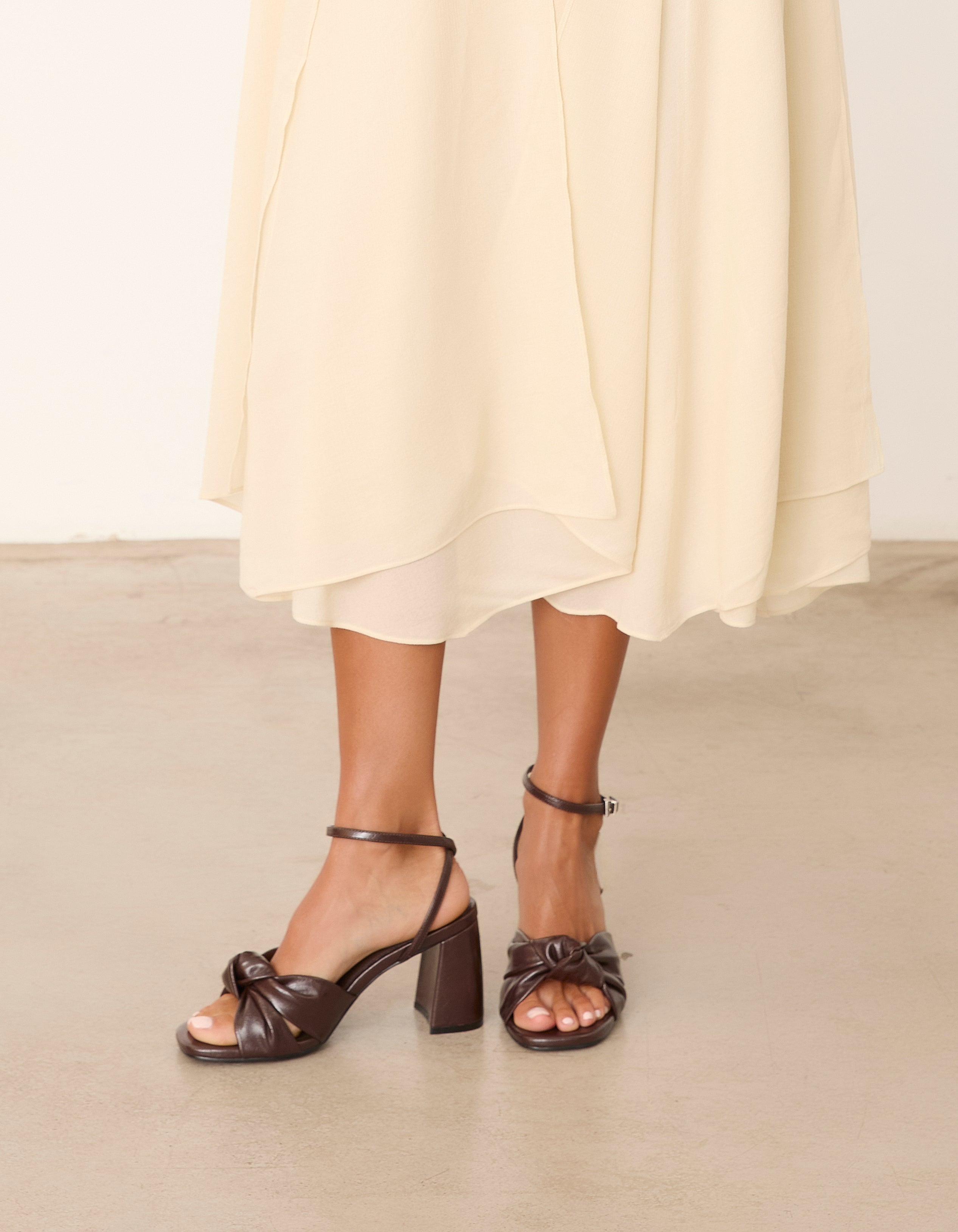 MIM Sandalia de tacón LUA CHOCOLATE