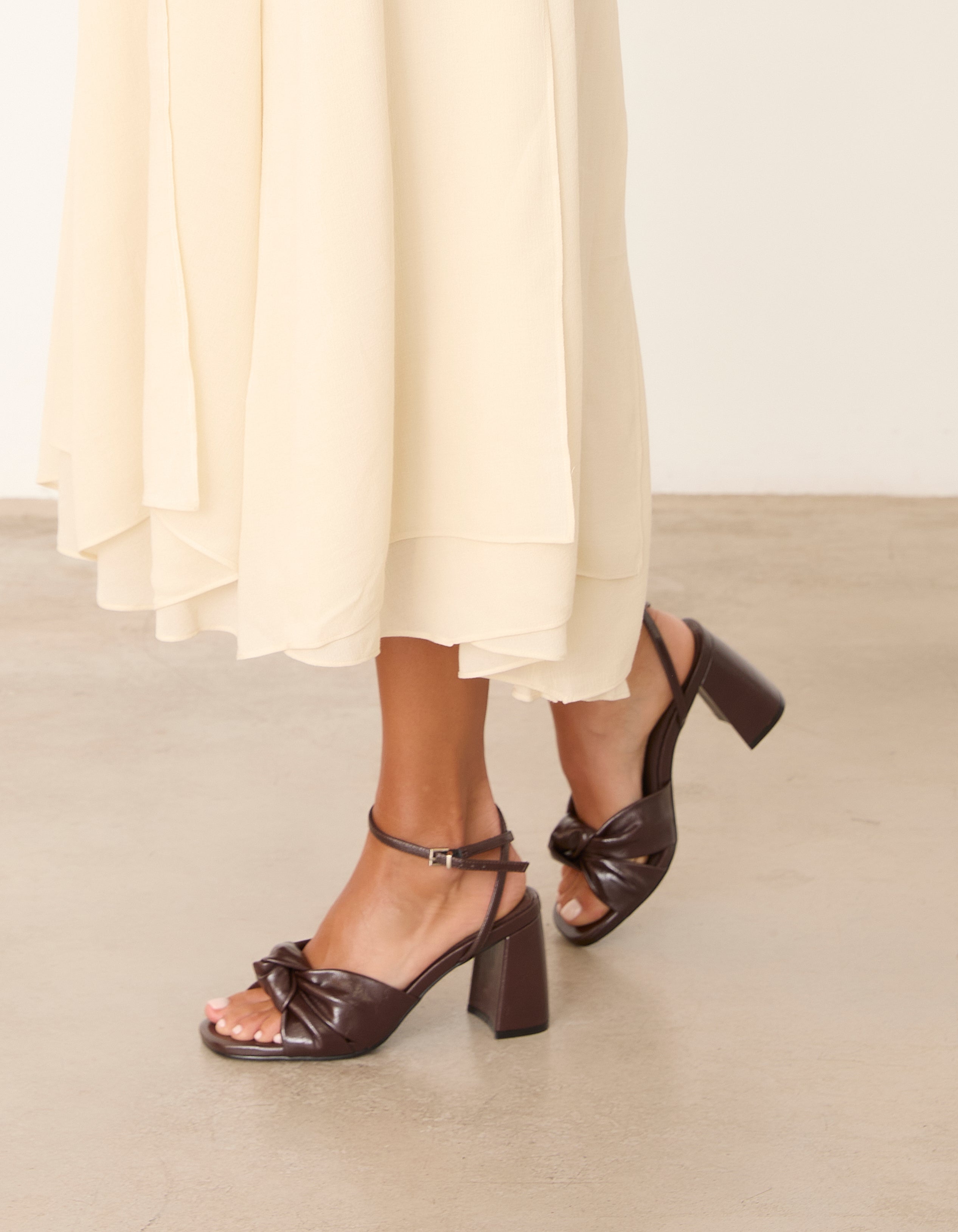 MIM Sandalia de tacón LUA CHOCOLATE