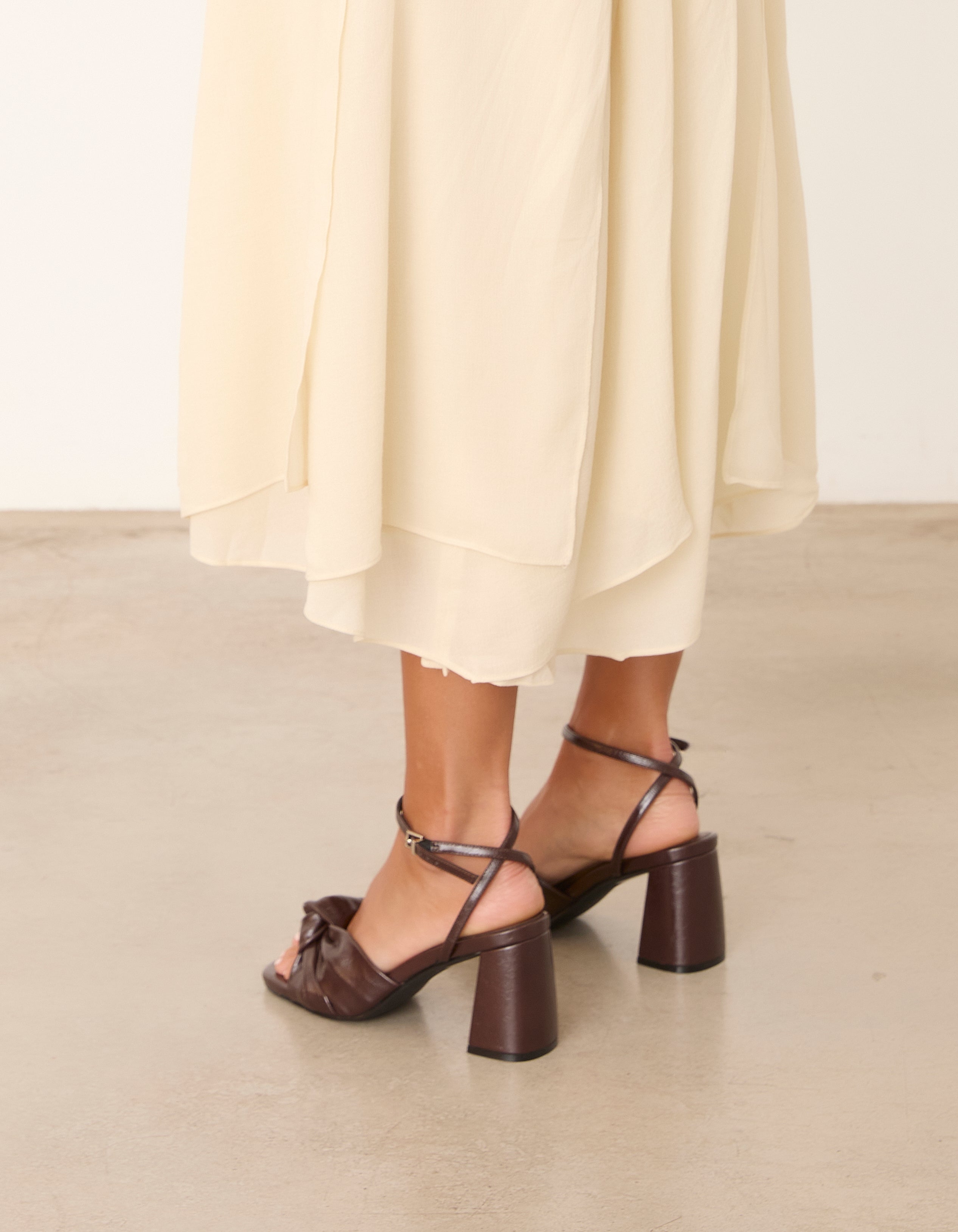 MIM Sandalia de tacón LUA CHOCOLATE