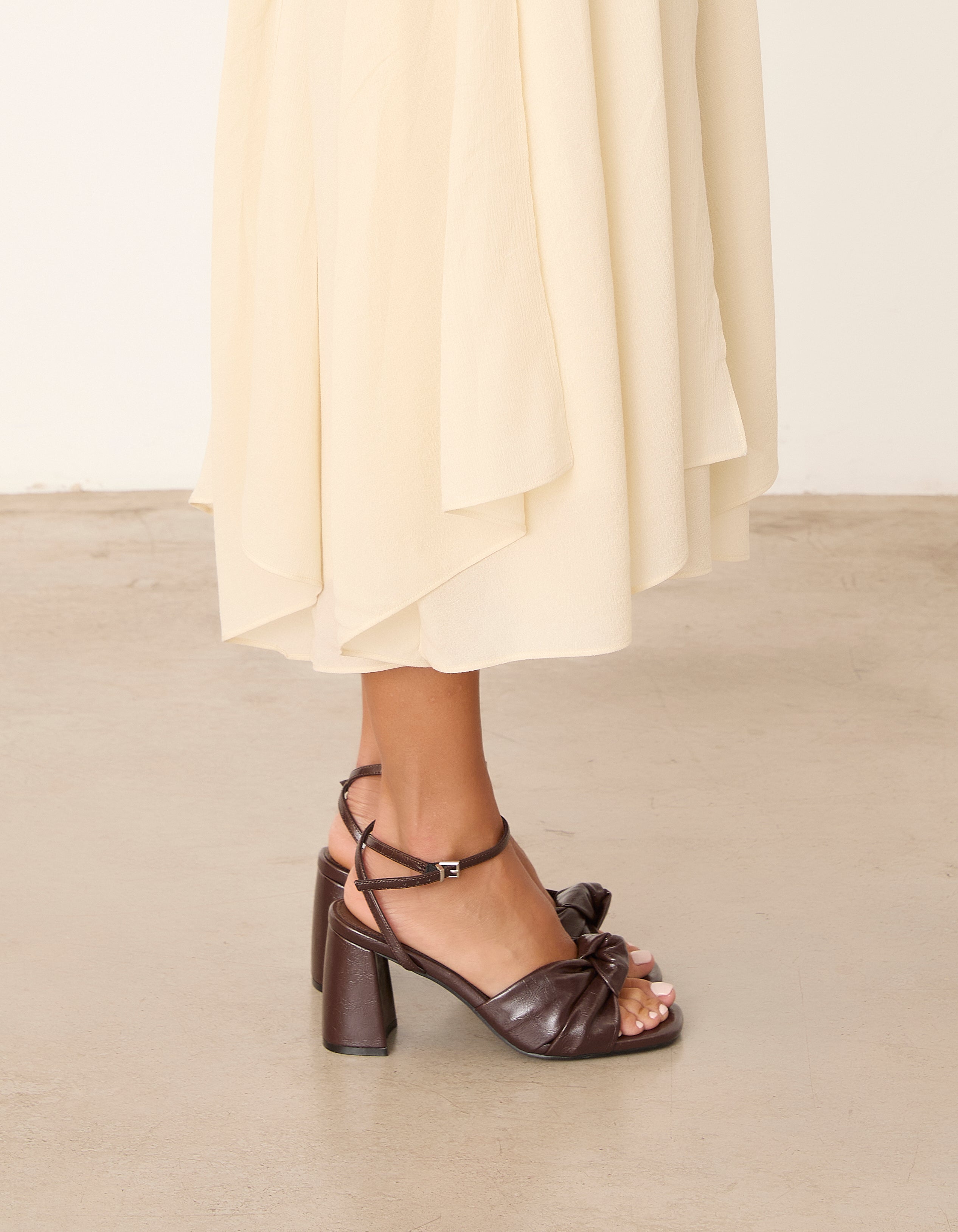 MIM Sandalia de tacón LUA CHOCOLATE