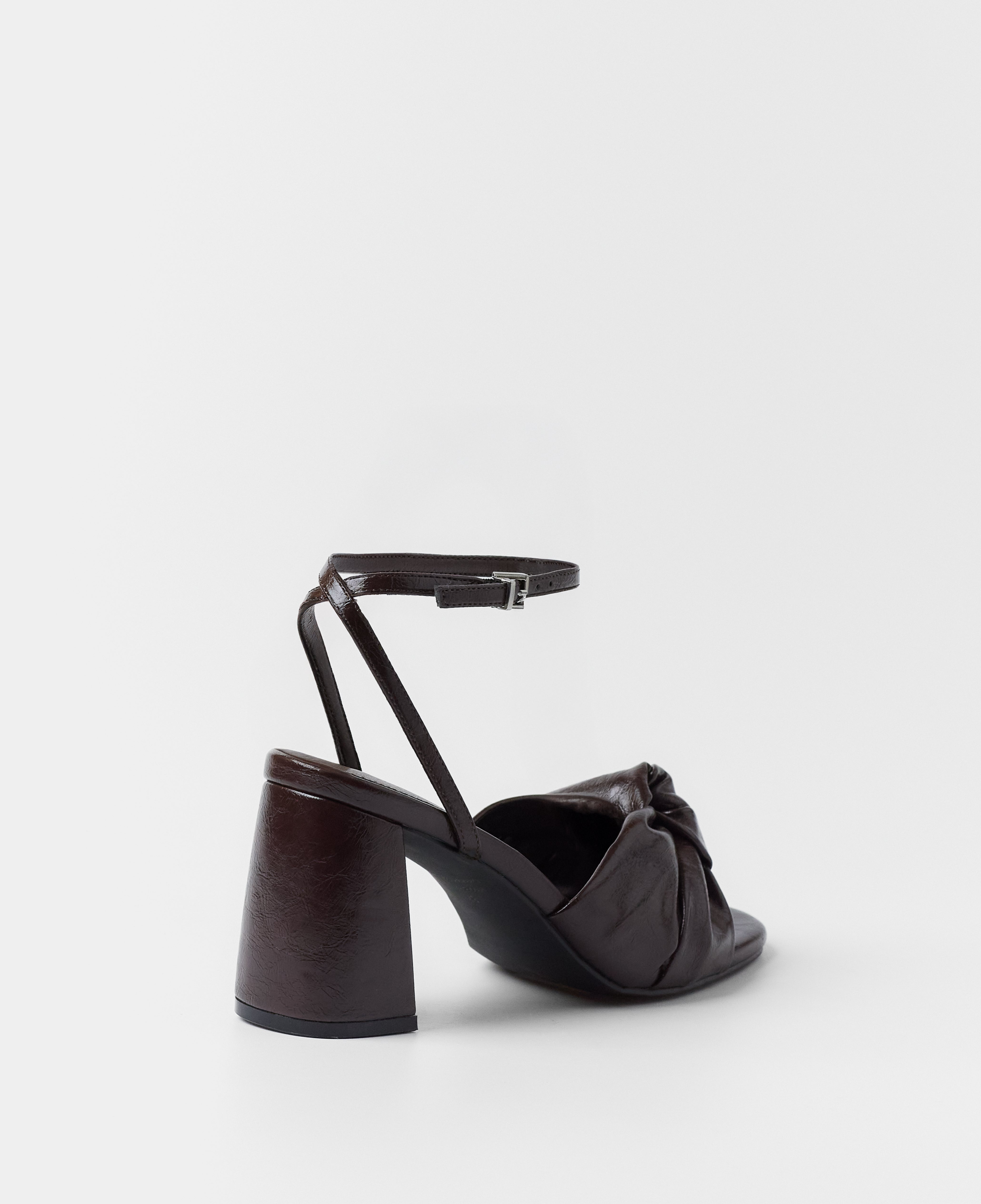 MIM Sandalia de tacón LUA CHOCOLATE