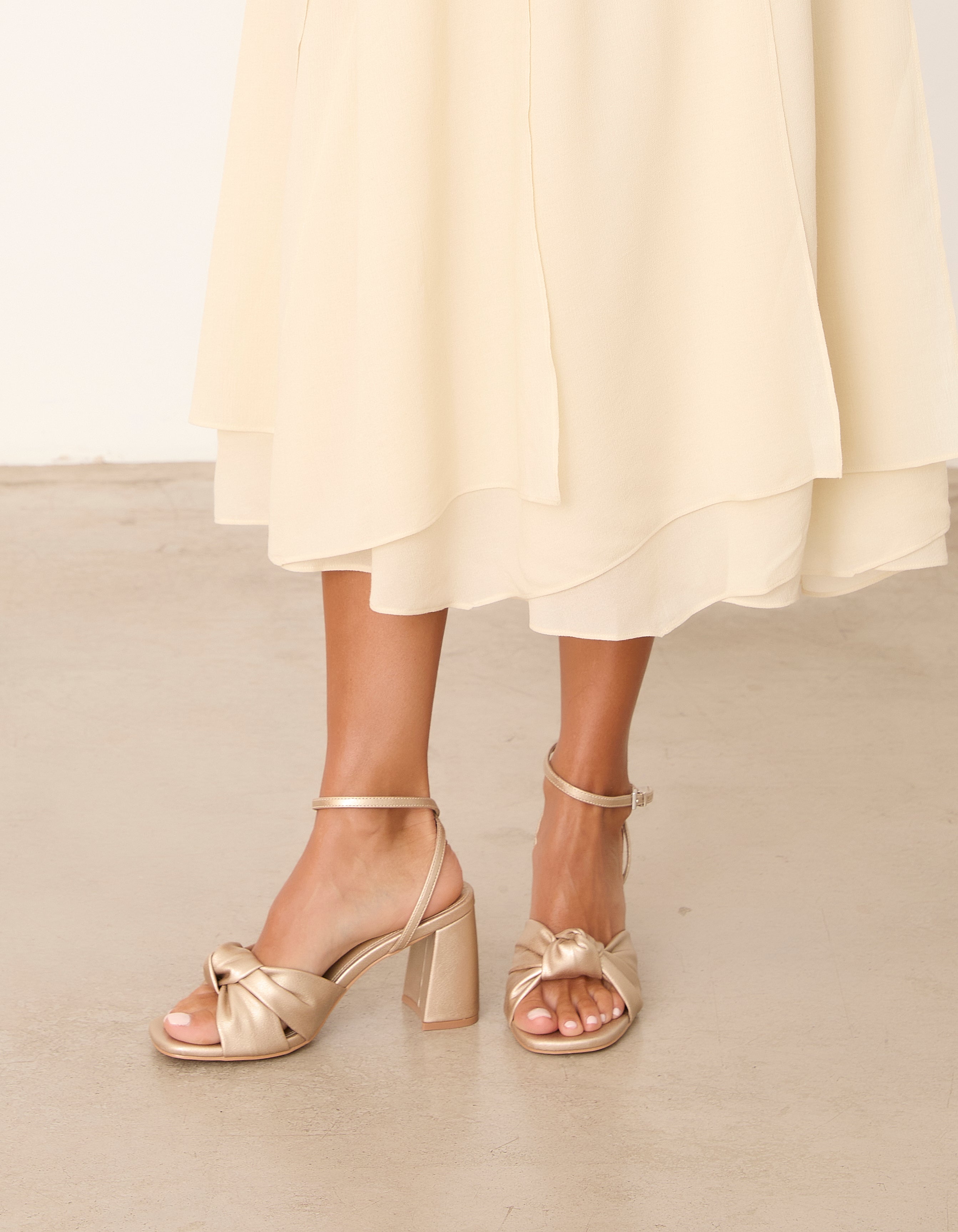 MIM Sandalia de tacón LUA DORADO