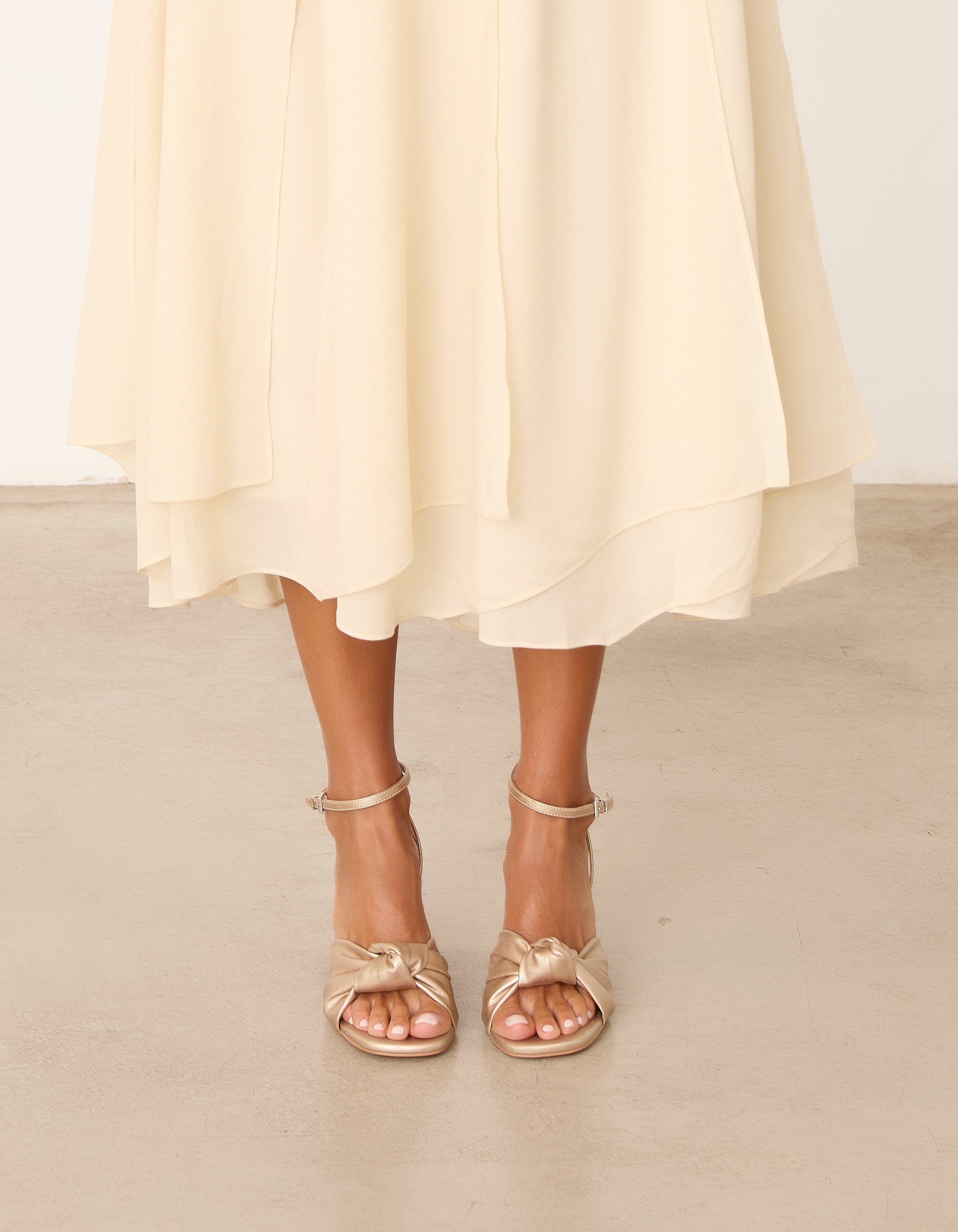 MIM Sandalia de tacón LUA DORADO