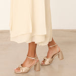 MIM Sandalia de tacón LUA DORADO