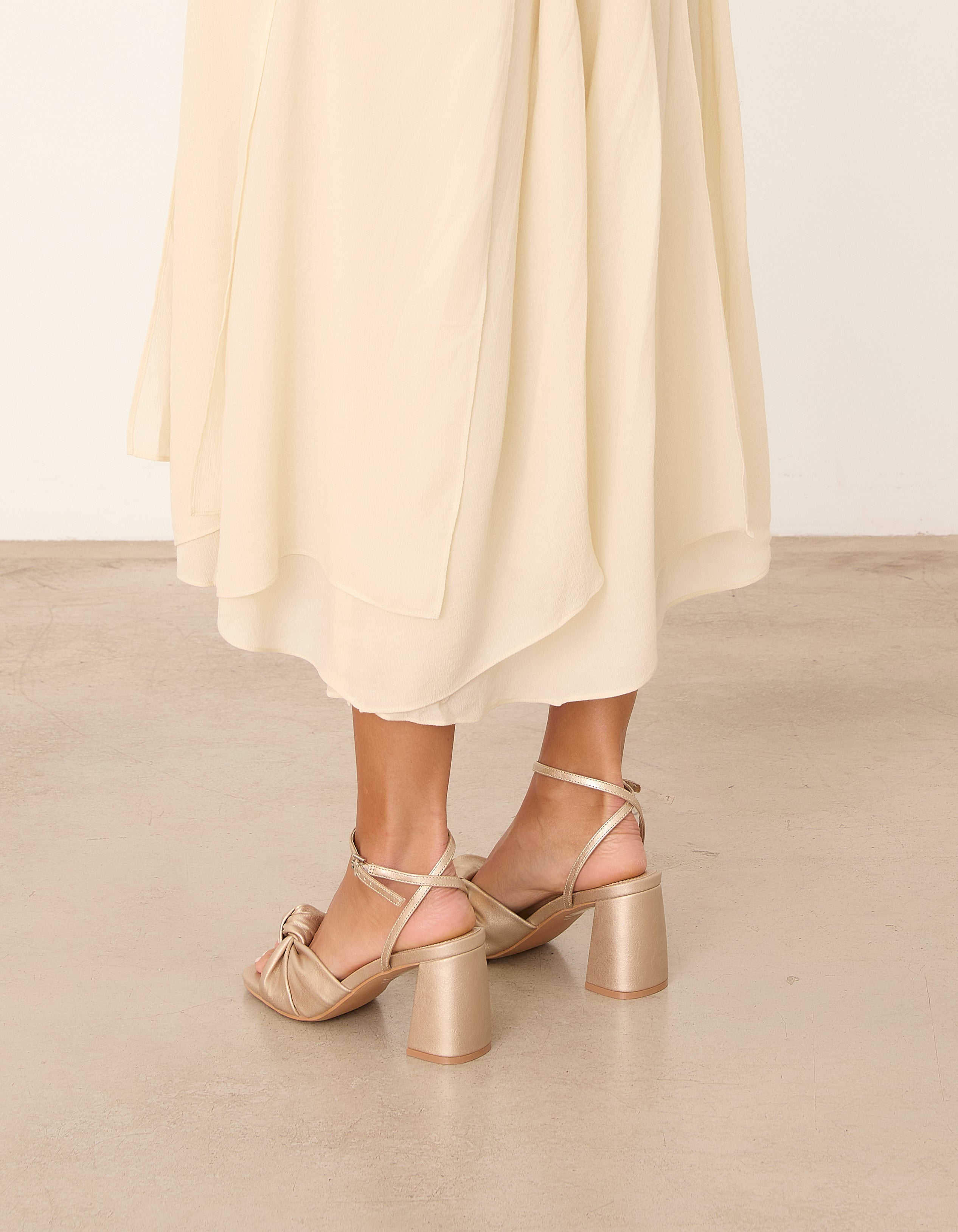 MIM Sandalia de tacón LUA DORADO