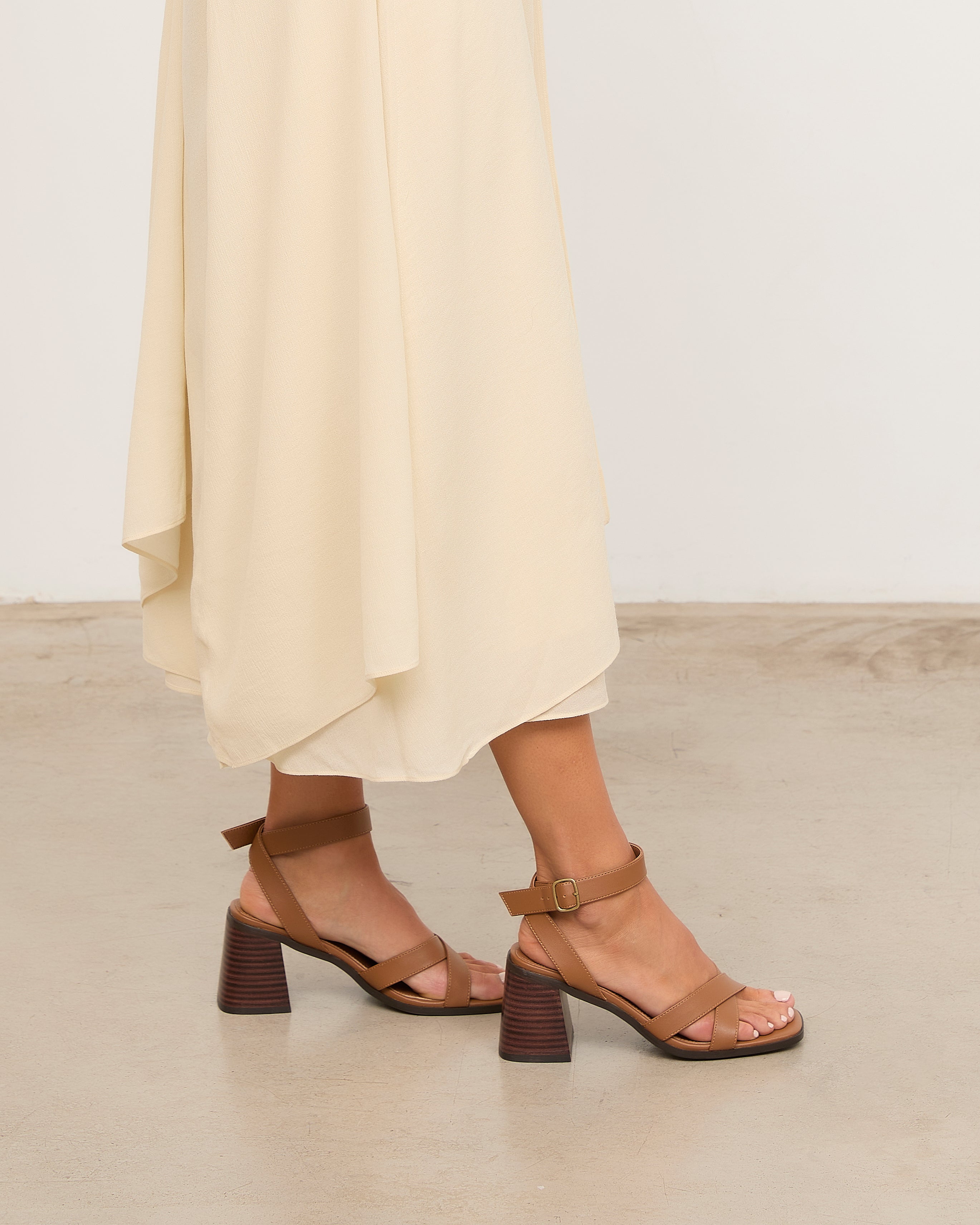 MIM Sandalia de tacón LUC CAMEL