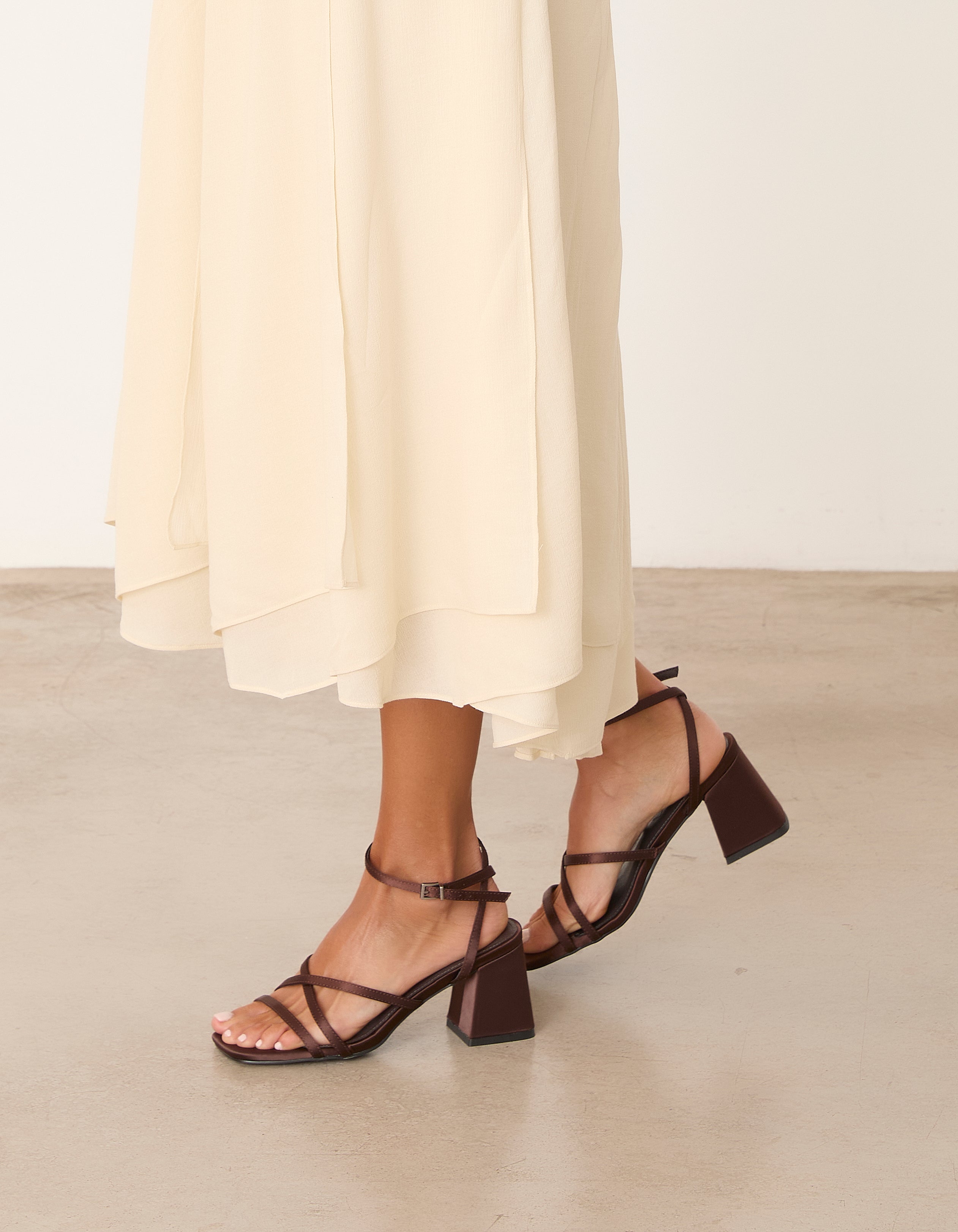 MIM Sandalia de tacón LUCIE CHOCOLATE