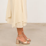 MIM Sandalia de tacón MANE DORADO